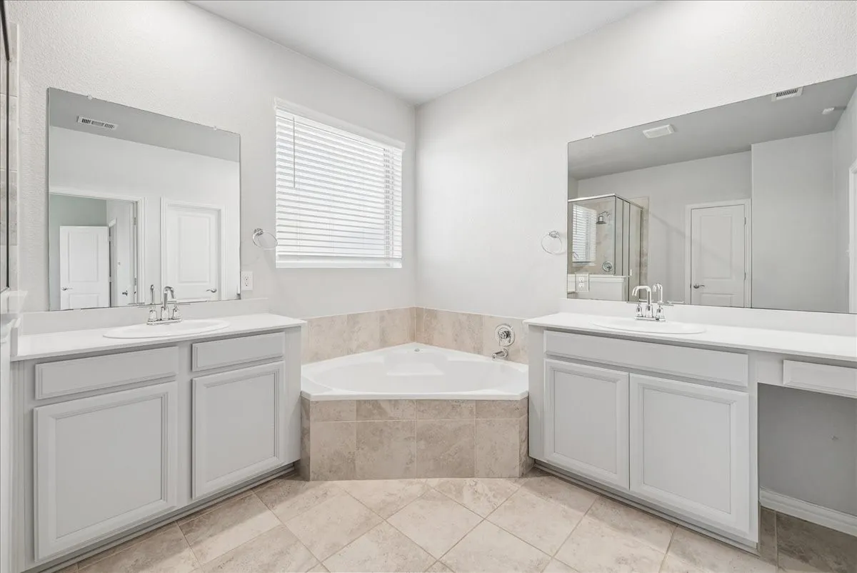 Single Family Residence For Rent in Denton County , 3013 Stallion Trail Way, Aubrey, Texas 76227, 3 Bedroom, 2 Bathroom, 2 Garage spaces, 1,684 Sqft, built in 2020, mls#21409860, Real Estate Agent in Aubrey, Homes For Rent in Denton county, Homes For Rent in Aubrey, Realtor in Aubrey Texas, Real Estate Brokerage Independent Realty Texas, Luminita Cordes Realtor