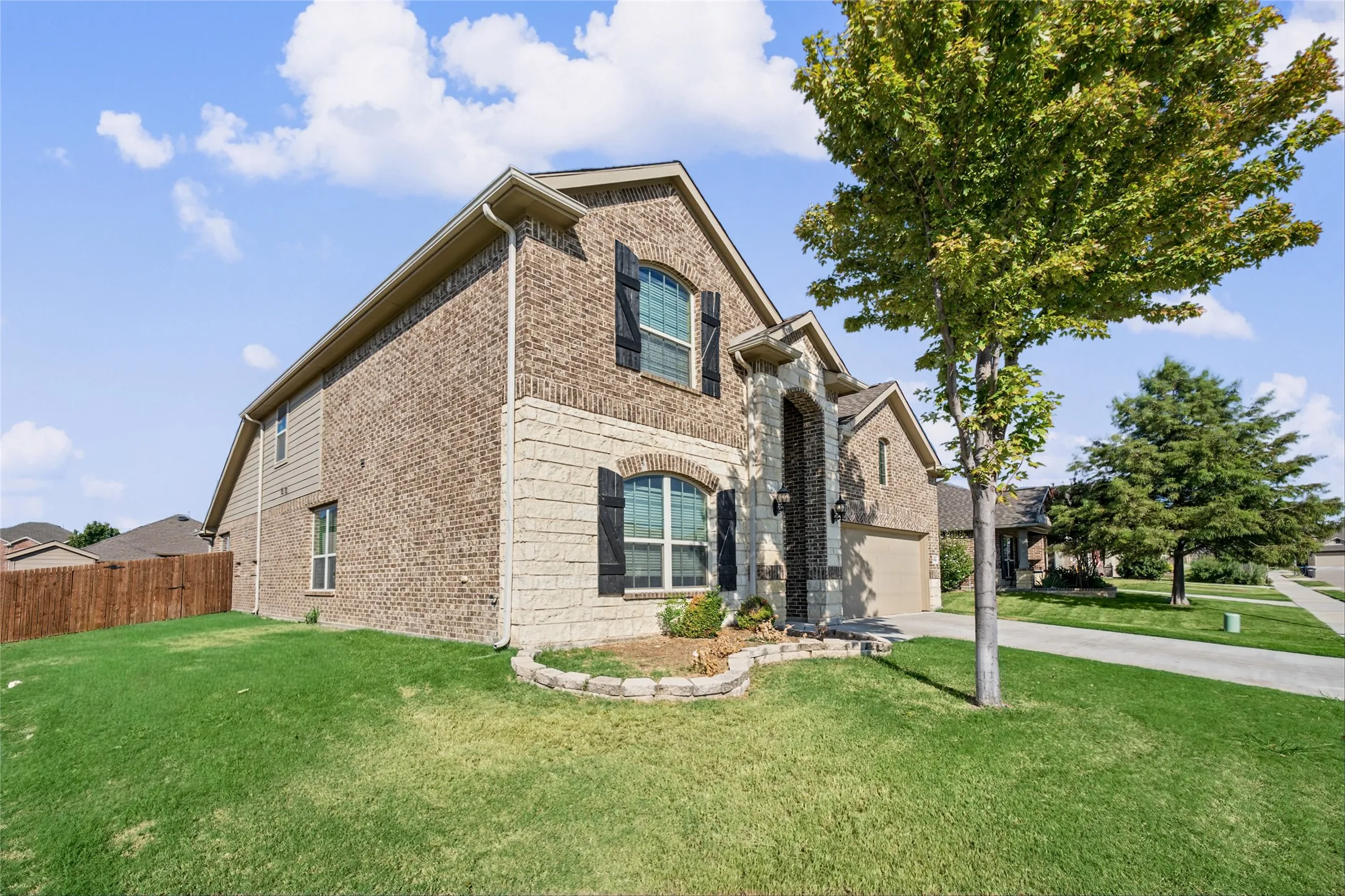 Single Family Residence For Sale in Denton County , 14629 Viking Lane, Fort Worth, Texas 76177, 4 Bedroom, 3 Bathroom, 2 Garage spaces, 3,007 Sqft, built in 2017, mls#21410031, Real Estate Agent in Fort Worth, Homes For Sale in Denton county, Homes For Sale in Fort Worth, Realtor in Fort Worth Texas, Real Estate Brokerage Independent Realty Texas, Luminita Cordes Realtor