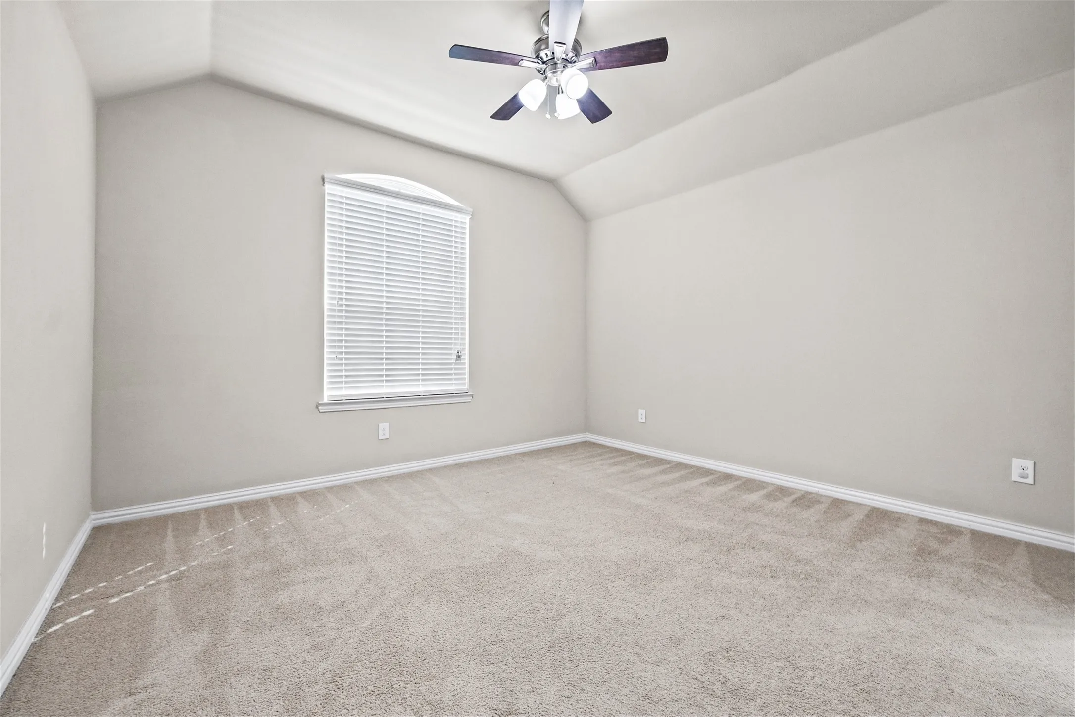 Single Family Residence For Sale in Denton County , 14629 Viking Lane, Fort Worth, Texas 76177, 4 Bedroom, 3 Bathroom, 2 Garage spaces, 3,007 Sqft, built in 2017, mls#21410031, Real Estate Agent in Fort Worth, Homes For Sale in Denton county, Homes For Sale in Fort Worth, Realtor in Fort Worth Texas, Real Estate Brokerage Independent Realty Texas, Luminita Cordes Realtor