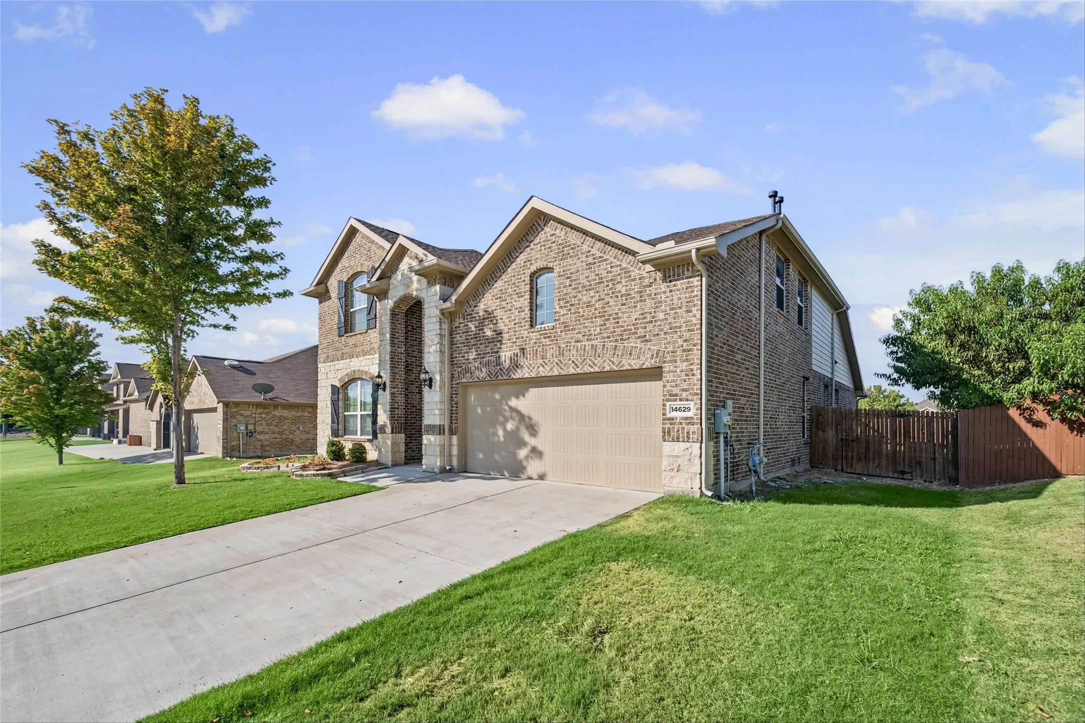 Single Family Residence For Sale in Denton County , 14629 Viking Lane, Fort Worth, Texas 76177, 4 Bedroom, 3 Bathroom, 2 Garage spaces, 3,007 Sqft, built in 2017, mls#21410031, Real Estate Agent in Fort Worth, Homes For Sale in Denton county, Homes For Sale in Fort Worth, Realtor in Fort Worth Texas, Real Estate Brokerage Independent Realty Texas, Luminita Cordes Realtor
