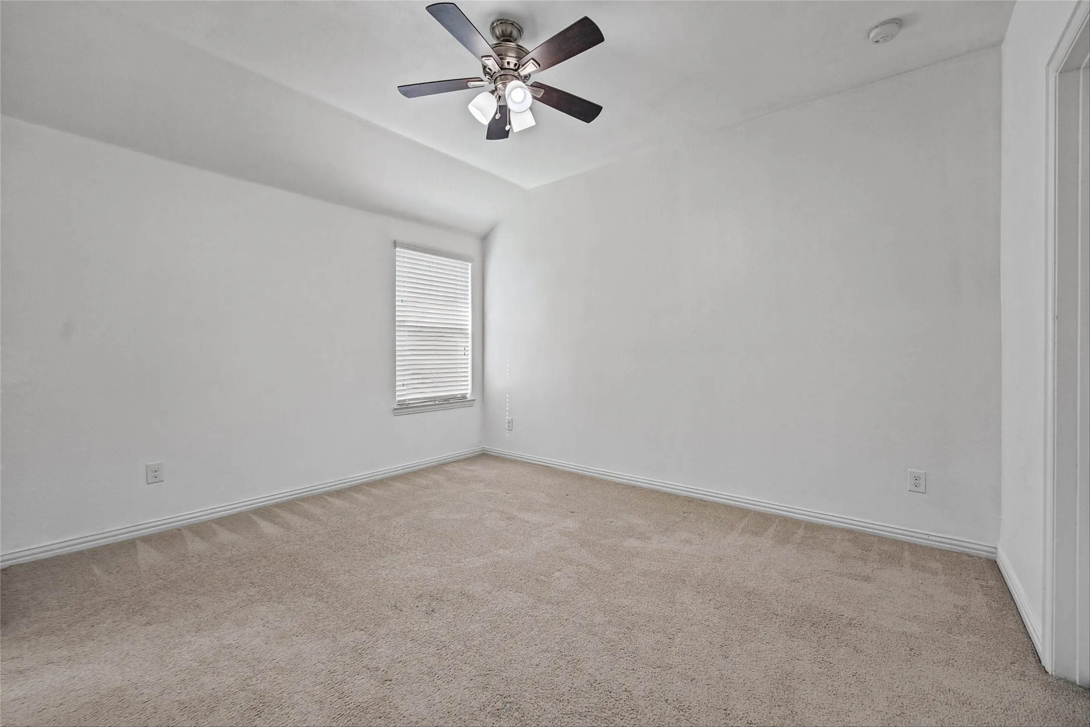 Single Family Residence For Sale in Denton County , 14629 Viking Lane, Fort Worth, Texas 76177, 4 Bedroom, 3 Bathroom, 2 Garage spaces, 3,007 Sqft, built in 2017, mls#21410031, Real Estate Agent in Fort Worth, Homes For Sale in Denton county, Homes For Sale in Fort Worth, Realtor in Fort Worth Texas, Real Estate Brokerage Independent Realty Texas, Luminita Cordes Realtor