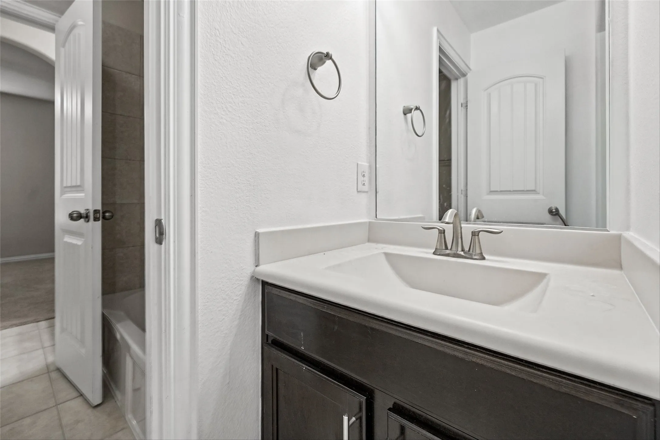 Single Family Residence For Sale in Denton County , 14629 Viking Lane, Fort Worth, Texas 76177, 4 Bedroom, 3 Bathroom, 2 Garage spaces, 3,007 Sqft, built in 2017, mls#21410031, Real Estate Agent in Fort Worth, Homes For Sale in Denton county, Homes For Sale in Fort Worth, Realtor in Fort Worth Texas, Real Estate Brokerage Independent Realty Texas, Luminita Cordes Realtor