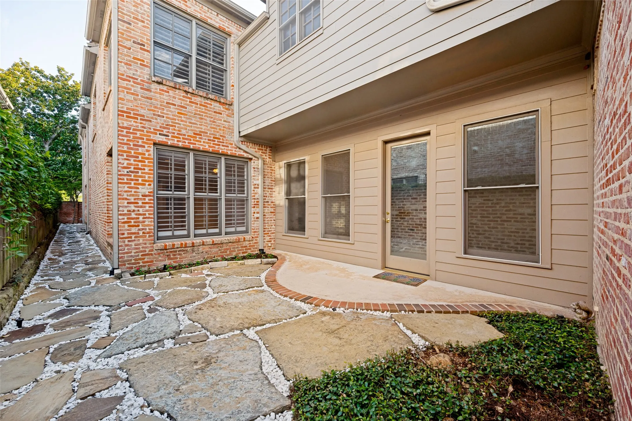 Single Family Residence For Rent in Dallas County , 3448 Granada Avenue, University Park, Texas 75205, 4 Bedroom, 4 Bathroom, 2 Garage spaces, 3,352 Sqft, built in 1997, mls#21409881, Real Estate Agent in University Park, Homes For Rent in Dallas county, Homes For Rent in University Park, Realtor in University Park Texas, Real Estate Brokerage Independent Realty Texas, Luminita Cordes Realtor