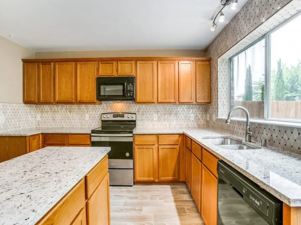 SIDE VIEW OF KITCHEN!
