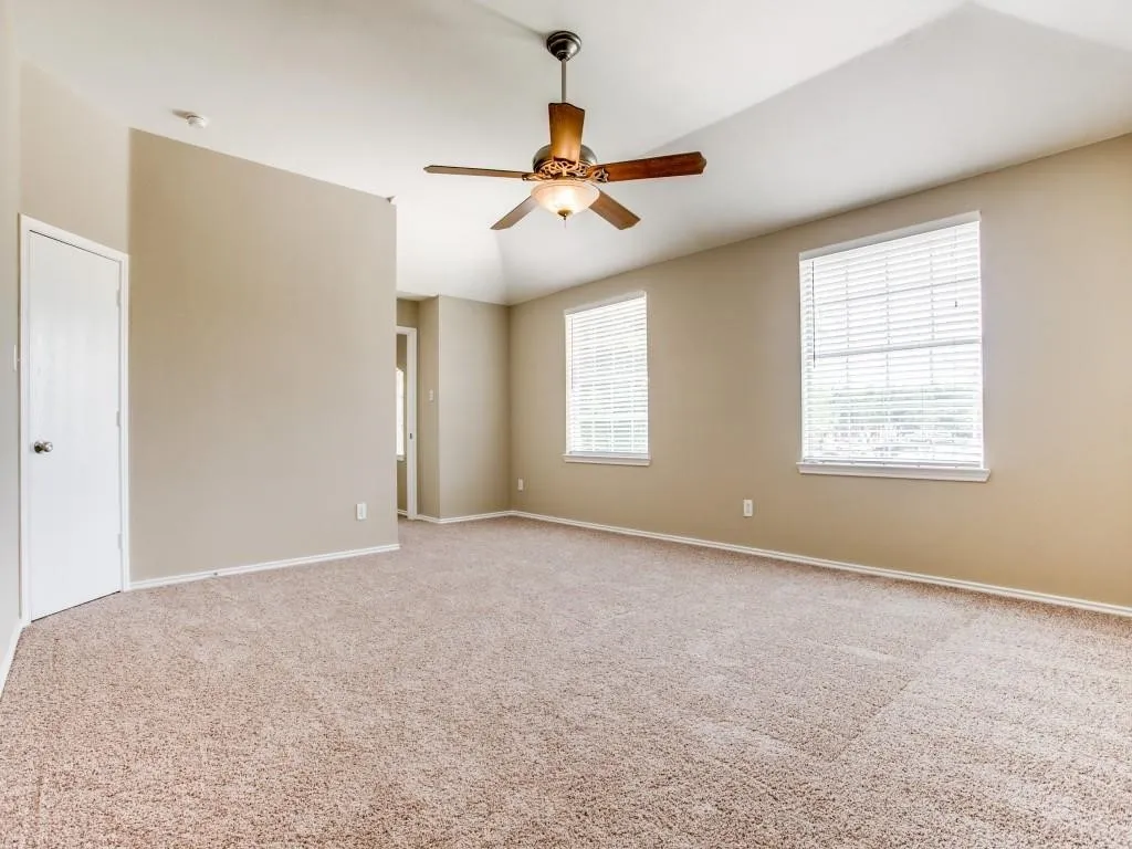 LARGE GAME ROOM ON THE SECOND FLOOR!