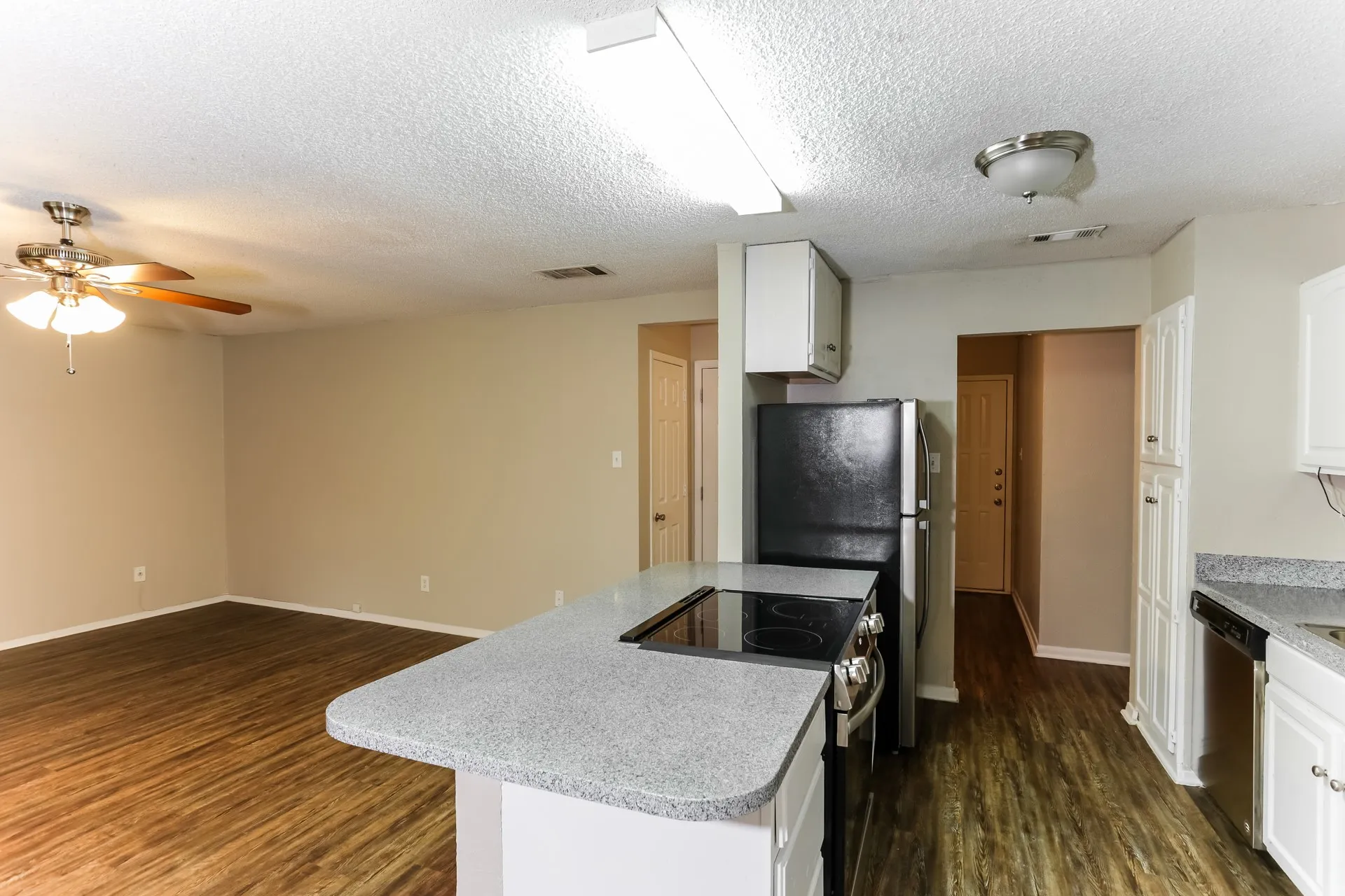 Single Family Residence For Rent in Tarrant County , 604 Circleview Drive, Mansfield, Texas 76063, 3 Bedroom, 2 Bathroom, 2 Garage spaces, 1,284 Sqft, built in 1981, mls#21410038, Real Estate Agent in Mansfield, Homes For Rent in Tarrant county, Homes For Rent in Mansfield, Realtor in Mansfield Texas, Real Estate Brokerage Independent Realty Texas, Luminita Cordes Realtor