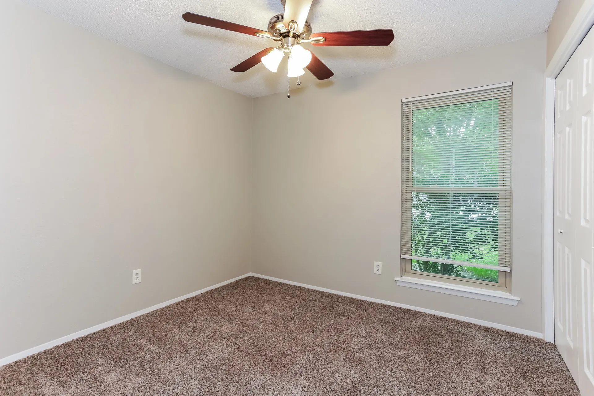 Single Family Residence For Rent in Tarrant County , 604 Circleview Drive, Mansfield, Texas 76063, 3 Bedroom, 2 Bathroom, 2 Garage spaces, 1,284 Sqft, built in 1981, mls#21410038, Real Estate Agent in Mansfield, Homes For Rent in Tarrant county, Homes For Rent in Mansfield, Realtor in Mansfield Texas, Real Estate Brokerage Independent Realty Texas, Luminita Cordes Realtor