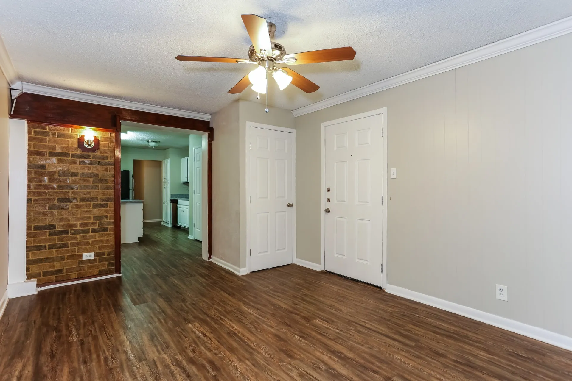 Single Family Residence For Rent in Tarrant County , 604 Circleview Drive, Mansfield, Texas 76063, 3 Bedroom, 2 Bathroom, 2 Garage spaces, 1,284 Sqft, built in 1981, mls#21410038, Real Estate Agent in Mansfield, Homes For Rent in Tarrant county, Homes For Rent in Mansfield, Realtor in Mansfield Texas, Real Estate Brokerage Independent Realty Texas, Luminita Cordes Realtor