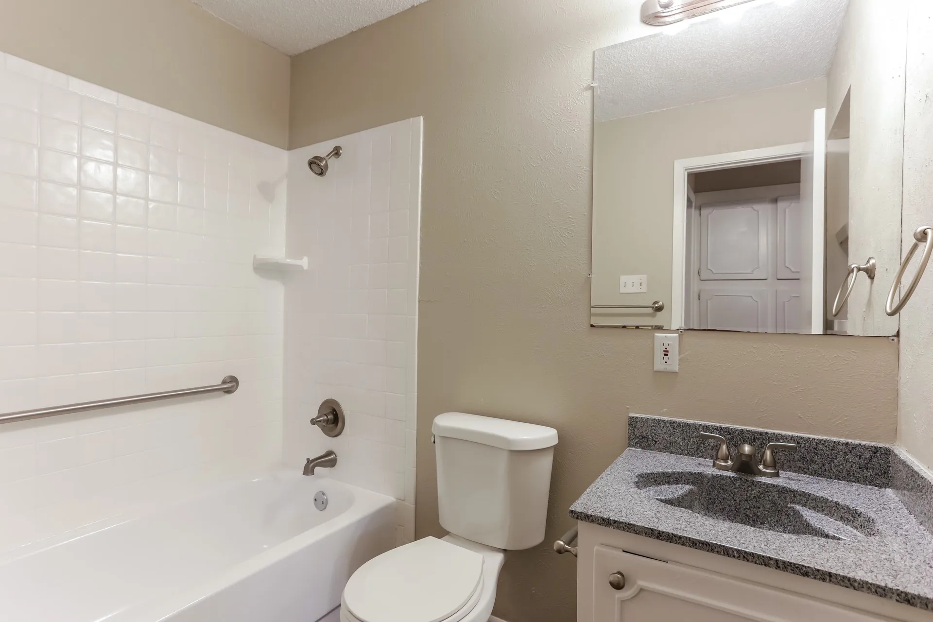 Single Family Residence For Rent in Tarrant County , 604 Circleview Drive, Mansfield, Texas 76063, 3 Bedroom, 2 Bathroom, 2 Garage spaces, 1,284 Sqft, built in 1981, mls#21410038, Real Estate Agent in Mansfield, Homes For Rent in Tarrant county, Homes For Rent in Mansfield, Realtor in Mansfield Texas, Real Estate Brokerage Independent Realty Texas, Luminita Cordes Realtor