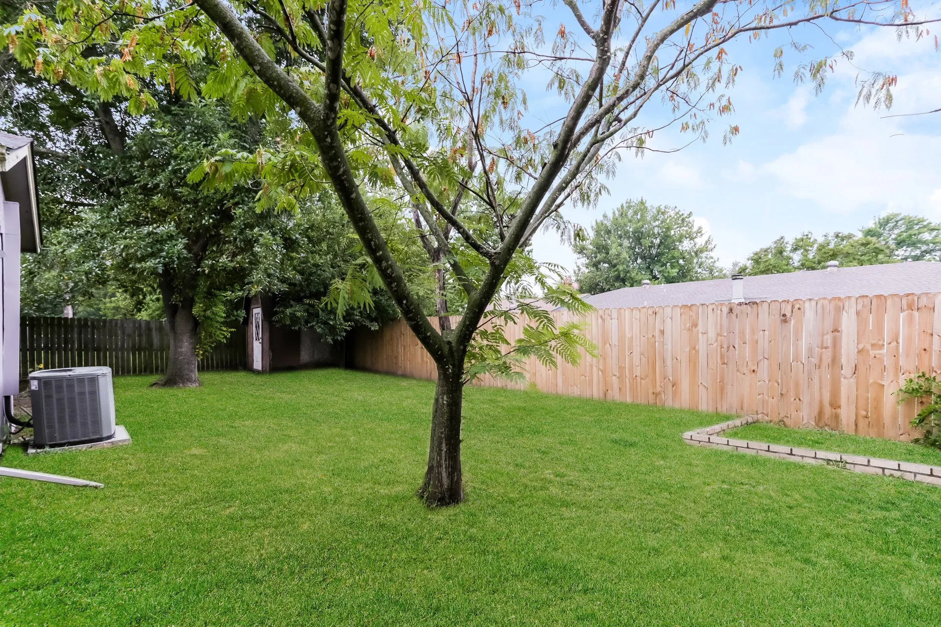 Single Family Residence For Rent in Tarrant County , 604 Circleview Drive, Mansfield, Texas 76063, 3 Bedroom, 2 Bathroom, 2 Garage spaces, 1,284 Sqft, built in 1981, mls#21410038, Real Estate Agent in Mansfield, Homes For Rent in Tarrant county, Homes For Rent in Mansfield, Realtor in Mansfield Texas, Real Estate Brokerage Independent Realty Texas, Luminita Cordes Realtor