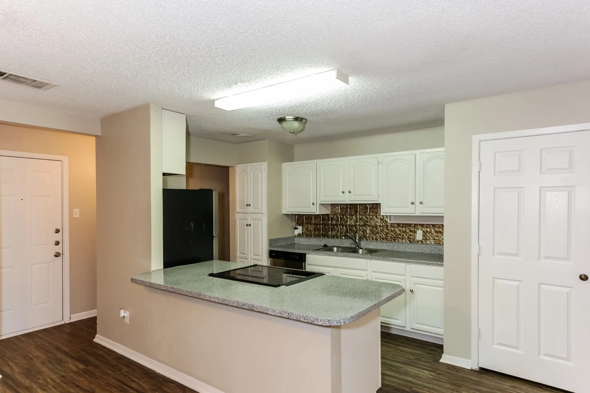 Single Family Residence For Rent in Tarrant County , 604 Circleview Drive, Mansfield, Texas 76063, 3 Bedroom, 2 Bathroom, 2 Garage spaces, 1,284 Sqft, built in 1981, mls#21410038, Real Estate Agent in Mansfield, Homes For Rent in Tarrant county, Homes For Rent in Mansfield, Realtor in Mansfield Texas, Real Estate Brokerage Independent Realty Texas, Luminita Cordes Realtor