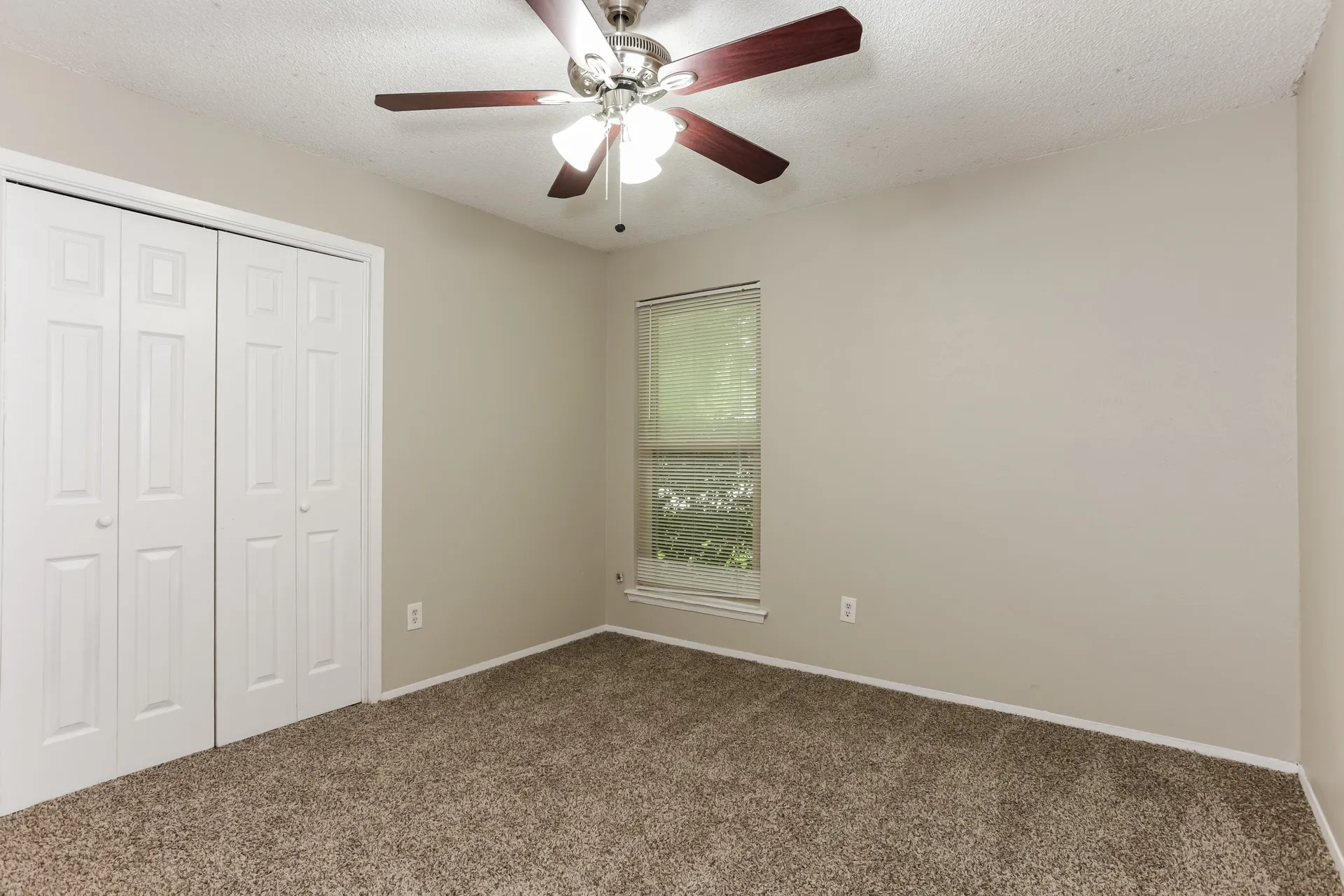 Single Family Residence For Rent in Tarrant County , 604 Circleview Drive, Mansfield, Texas 76063, 3 Bedroom, 2 Bathroom, 2 Garage spaces, 1,284 Sqft, built in 1981, mls#21410038, Real Estate Agent in Mansfield, Homes For Rent in Tarrant county, Homes For Rent in Mansfield, Realtor in Mansfield Texas, Real Estate Brokerage Independent Realty Texas, Luminita Cordes Realtor