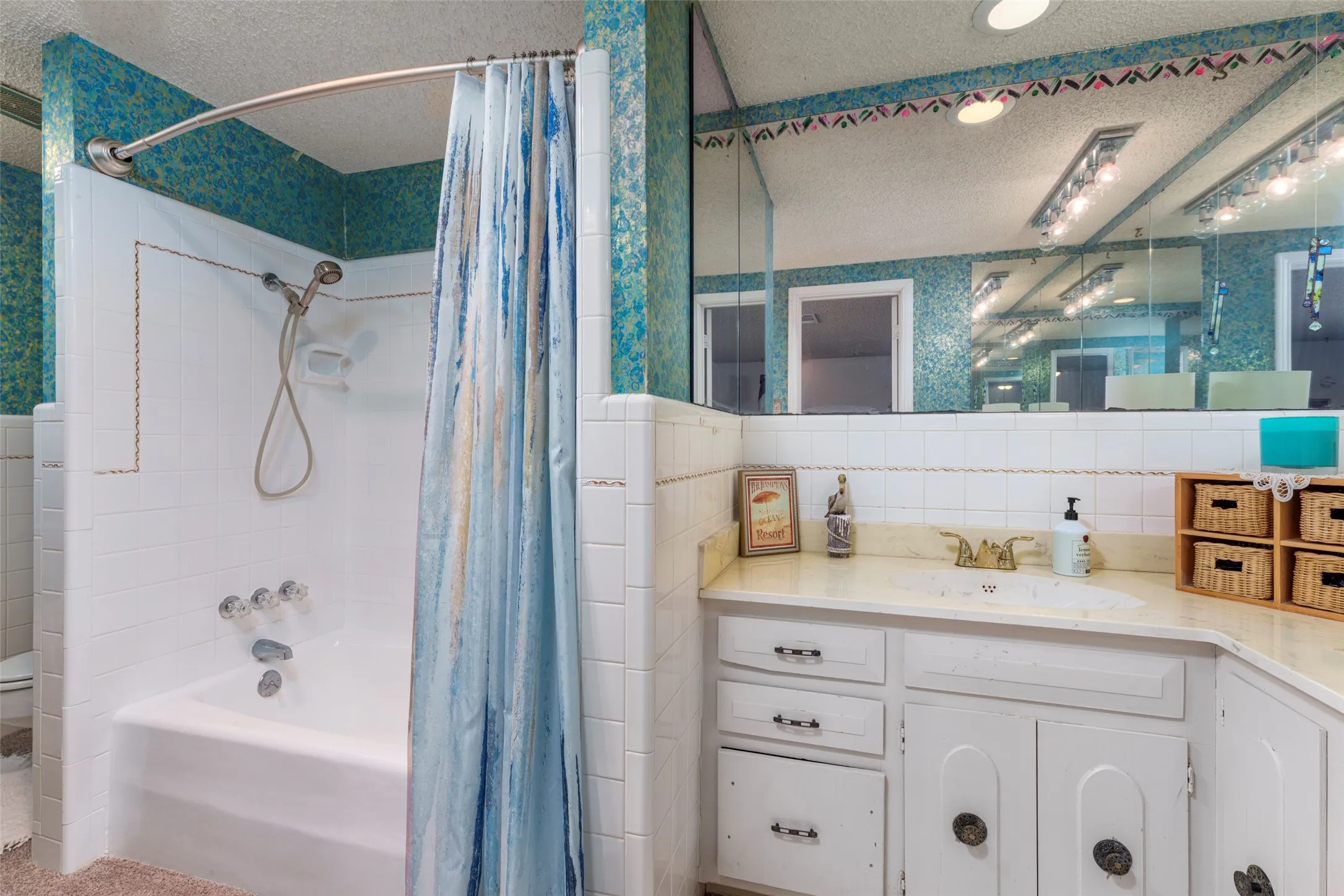 Single Family Residence For Sale in Tarrant County , 1803 Arrowhead Drive, Pantego, Texas 76013, 4 Bedroom, 3 Bathroom, 2 Garage spaces, 3,008 Sqft, built in 1968, mls#21397095, Real Estate Agent in Pantego, Homes For Sale in Tarrant county, Homes For Sale in Pantego, Realtor in Pantego Texas, Real Estate Brokerage Independent Realty Texas, Luminita Cordes Realtor