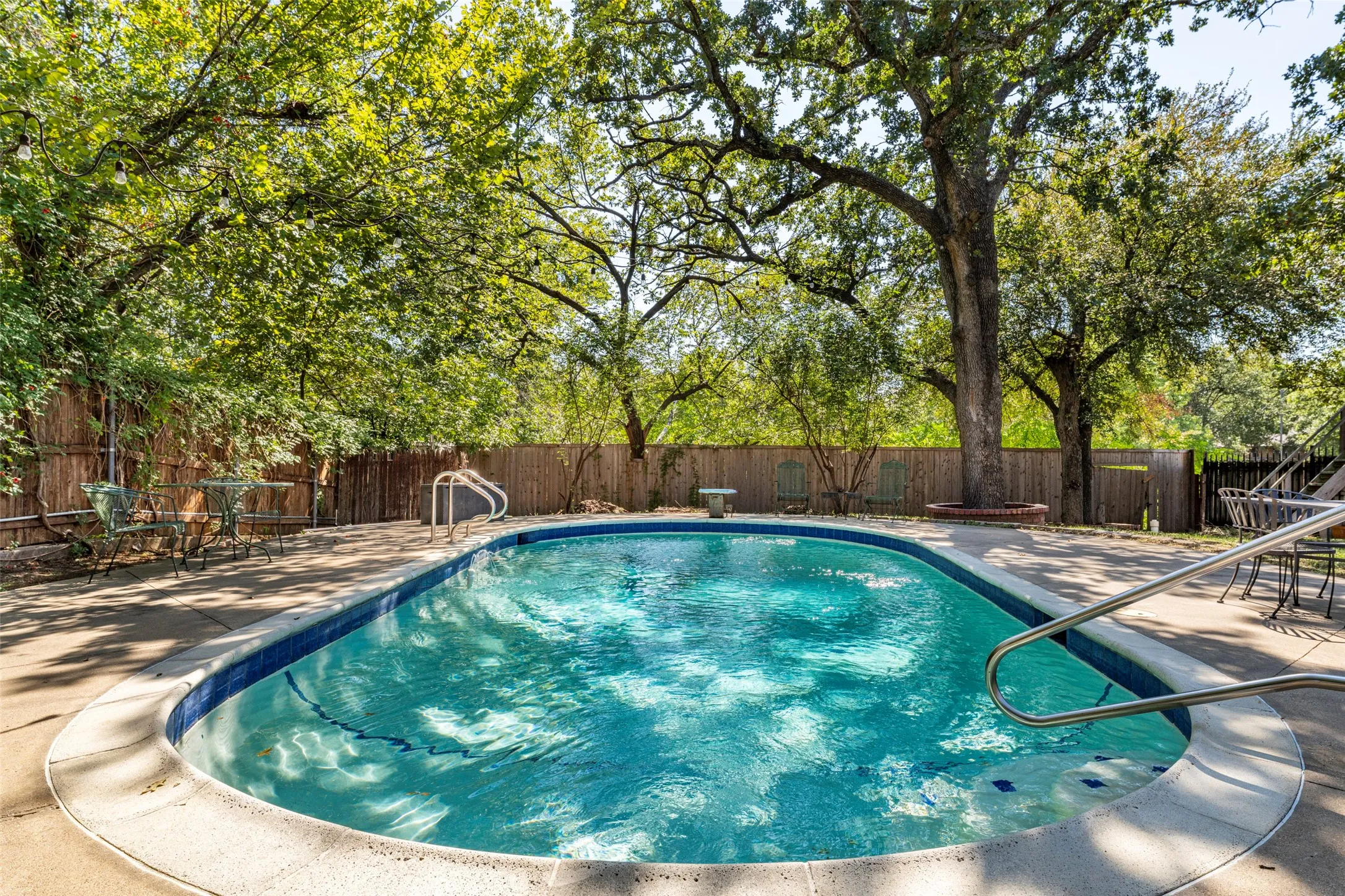 Single Family Residence For Sale in Tarrant County , 1803 Arrowhead Drive, Pantego, Texas 76013, 4 Bedroom, 3 Bathroom, 2 Garage spaces, 3,008 Sqft, built in 1968, mls#21397095, Real Estate Agent in Pantego, Homes For Sale in Tarrant county, Homes For Sale in Pantego, Realtor in Pantego Texas, Real Estate Brokerage Independent Realty Texas, Luminita Cordes Realtor