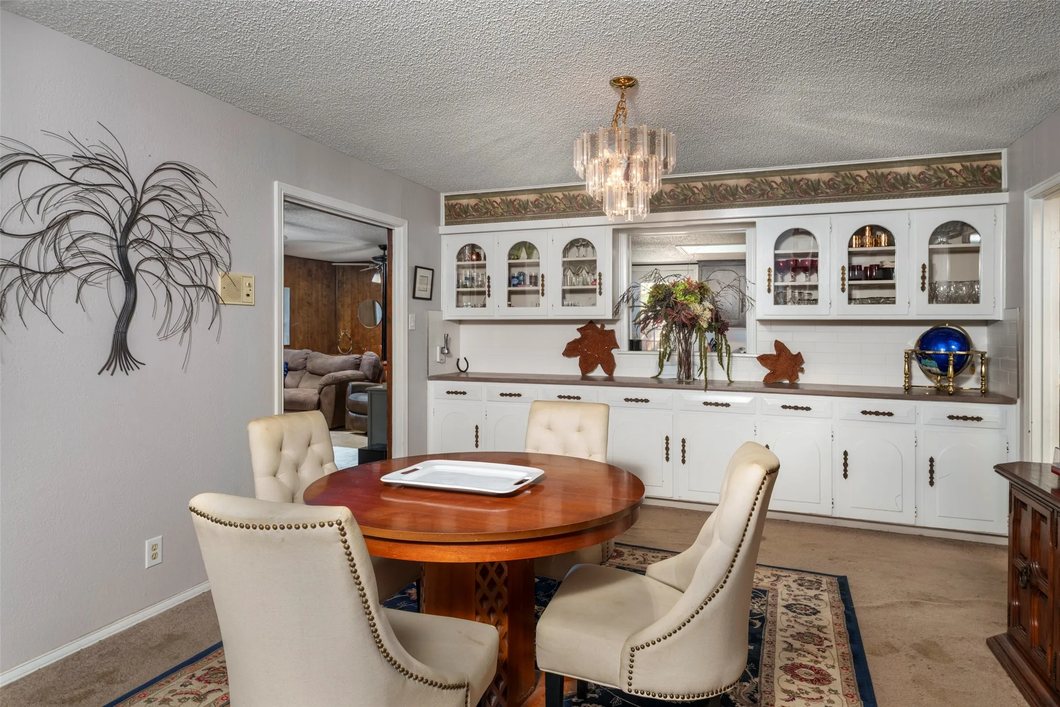 Single Family Residence For Sale in Tarrant County , 1803 Arrowhead Drive, Pantego, Texas 76013, 4 Bedroom, 3 Bathroom, 2 Garage spaces, 3,008 Sqft, built in 1968, mls#21397095, Real Estate Agent in Pantego, Homes For Sale in Tarrant county, Homes For Sale in Pantego, Realtor in Pantego Texas, Real Estate Brokerage Independent Realty Texas, Luminita Cordes Realtor