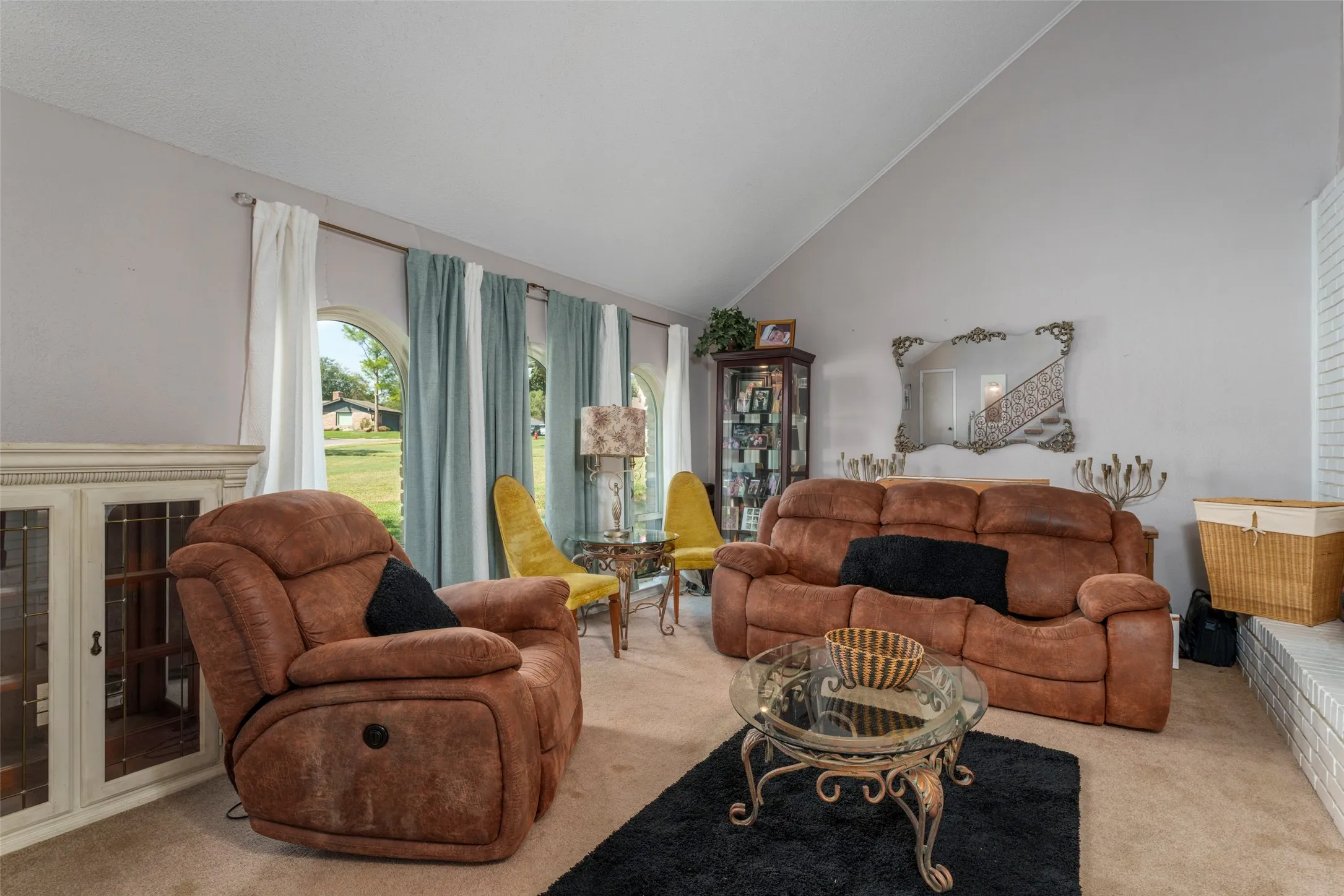 Single Family Residence For Sale in Tarrant County , 1803 Arrowhead Drive, Pantego, Texas 76013, 4 Bedroom, 3 Bathroom, 2 Garage spaces, 3,008 Sqft, built in 1968, mls#21397095, Real Estate Agent in Pantego, Homes For Sale in Tarrant county, Homes For Sale in Pantego, Realtor in Pantego Texas, Real Estate Brokerage Independent Realty Texas, Luminita Cordes Realtor