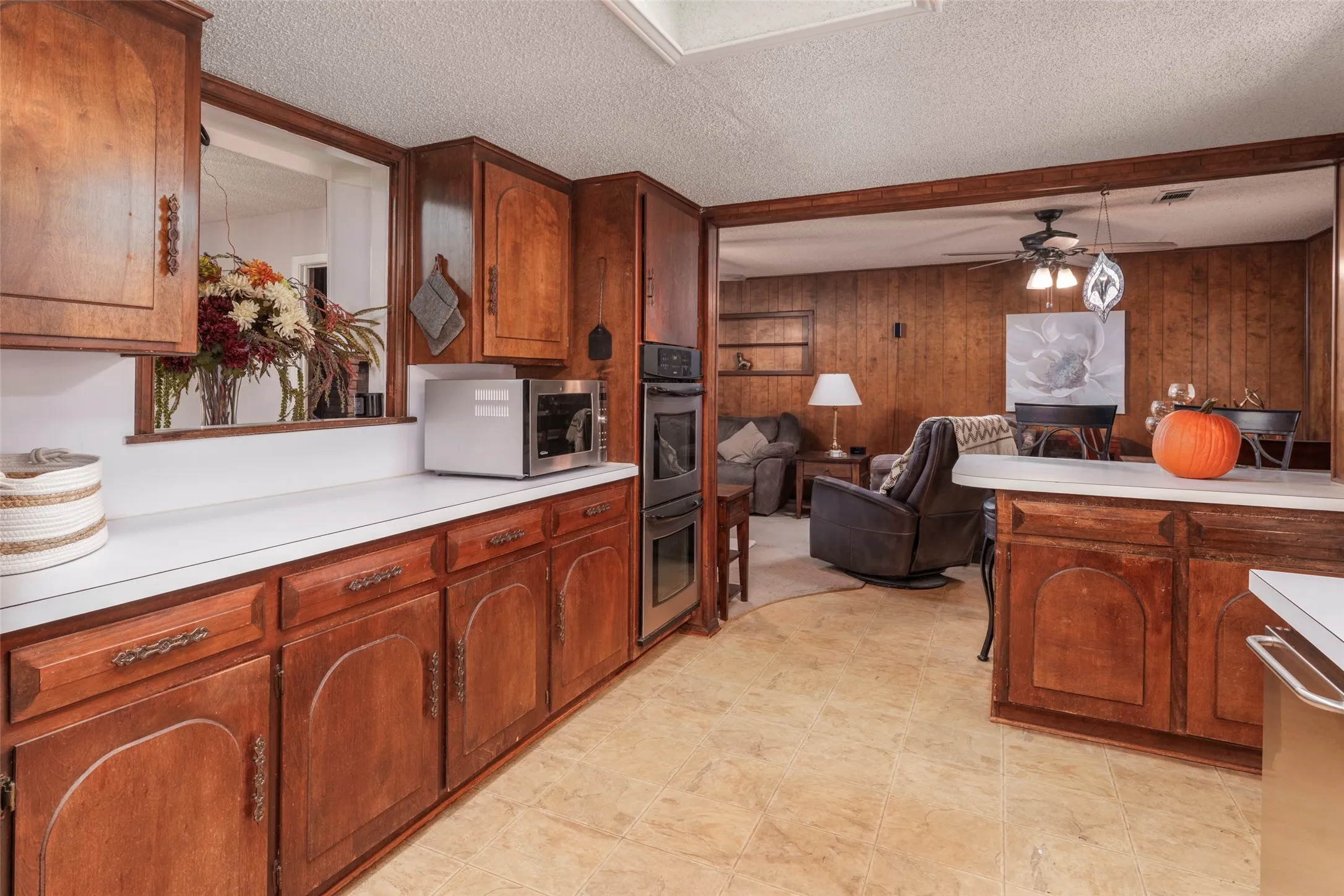 Single Family Residence For Sale in Tarrant County , 1803 Arrowhead Drive, Pantego, Texas 76013, 4 Bedroom, 3 Bathroom, 2 Garage spaces, 3,008 Sqft, built in 1968, mls#21397095, Real Estate Agent in Pantego, Homes For Sale in Tarrant county, Homes For Sale in Pantego, Realtor in Pantego Texas, Real Estate Brokerage Independent Realty Texas, Luminita Cordes Realtor