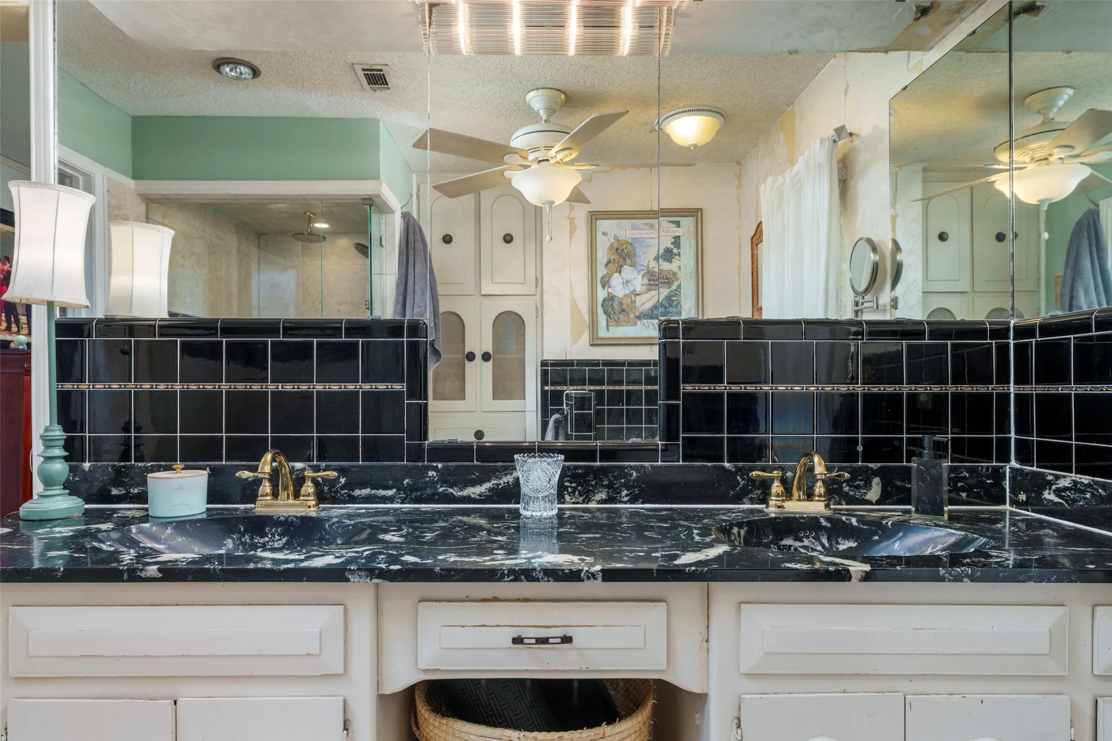 Single Family Residence For Sale in Tarrant County , 1803 Arrowhead Drive, Pantego, Texas 76013, 4 Bedroom, 3 Bathroom, 2 Garage spaces, 3,008 Sqft, built in 1968, mls#21397095, Real Estate Agent in Pantego, Homes For Sale in Tarrant county, Homes For Sale in Pantego, Realtor in Pantego Texas, Real Estate Brokerage Independent Realty Texas, Luminita Cordes Realtor