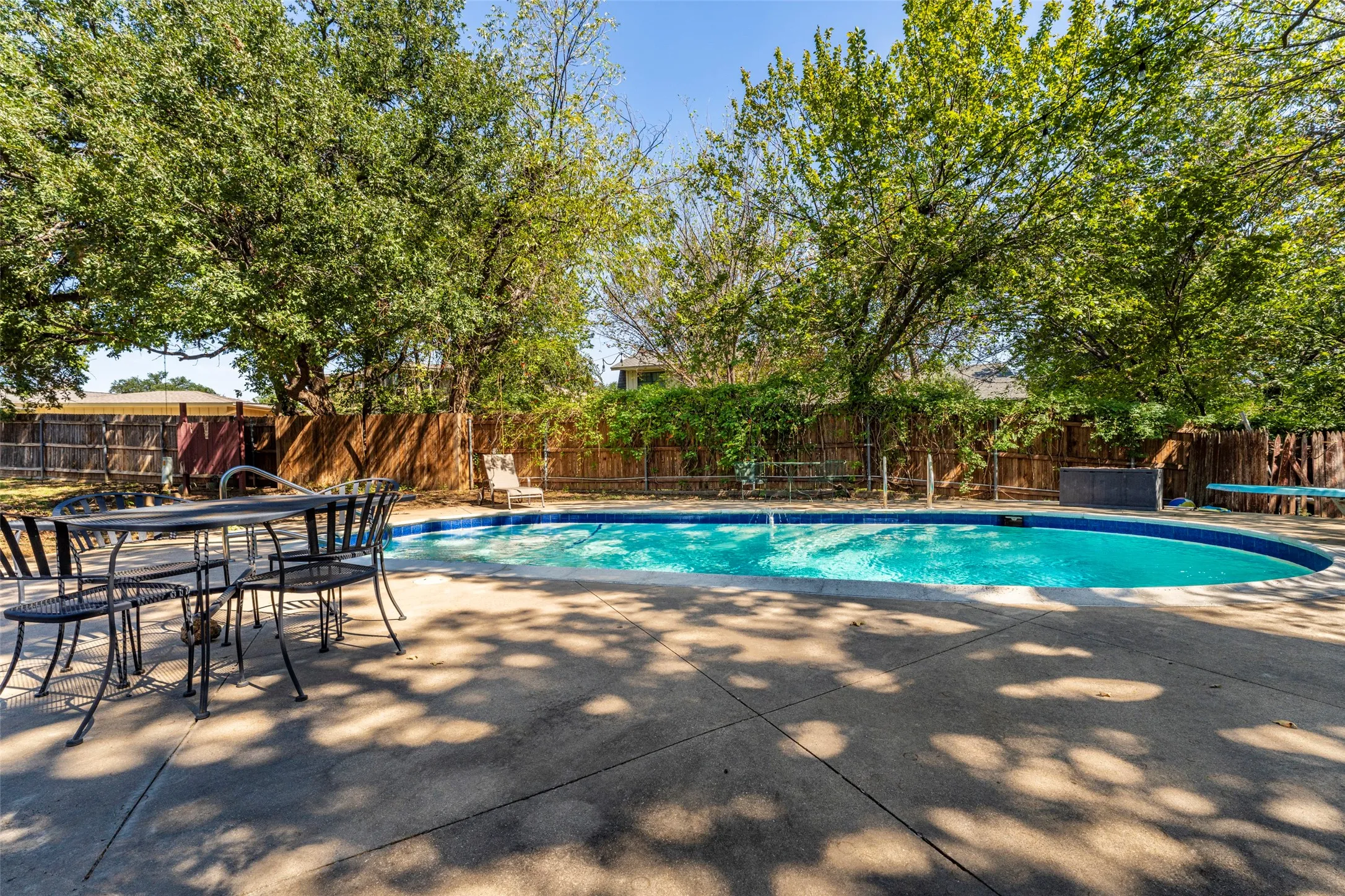 Single Family Residence For Sale in Tarrant County , 1803 Arrowhead Drive, Pantego, Texas 76013, 4 Bedroom, 3 Bathroom, 2 Garage spaces, 3,008 Sqft, built in 1968, mls#21397095, Real Estate Agent in Pantego, Homes For Sale in Tarrant county, Homes For Sale in Pantego, Realtor in Pantego Texas, Real Estate Brokerage Independent Realty Texas, Luminita Cordes Realtor