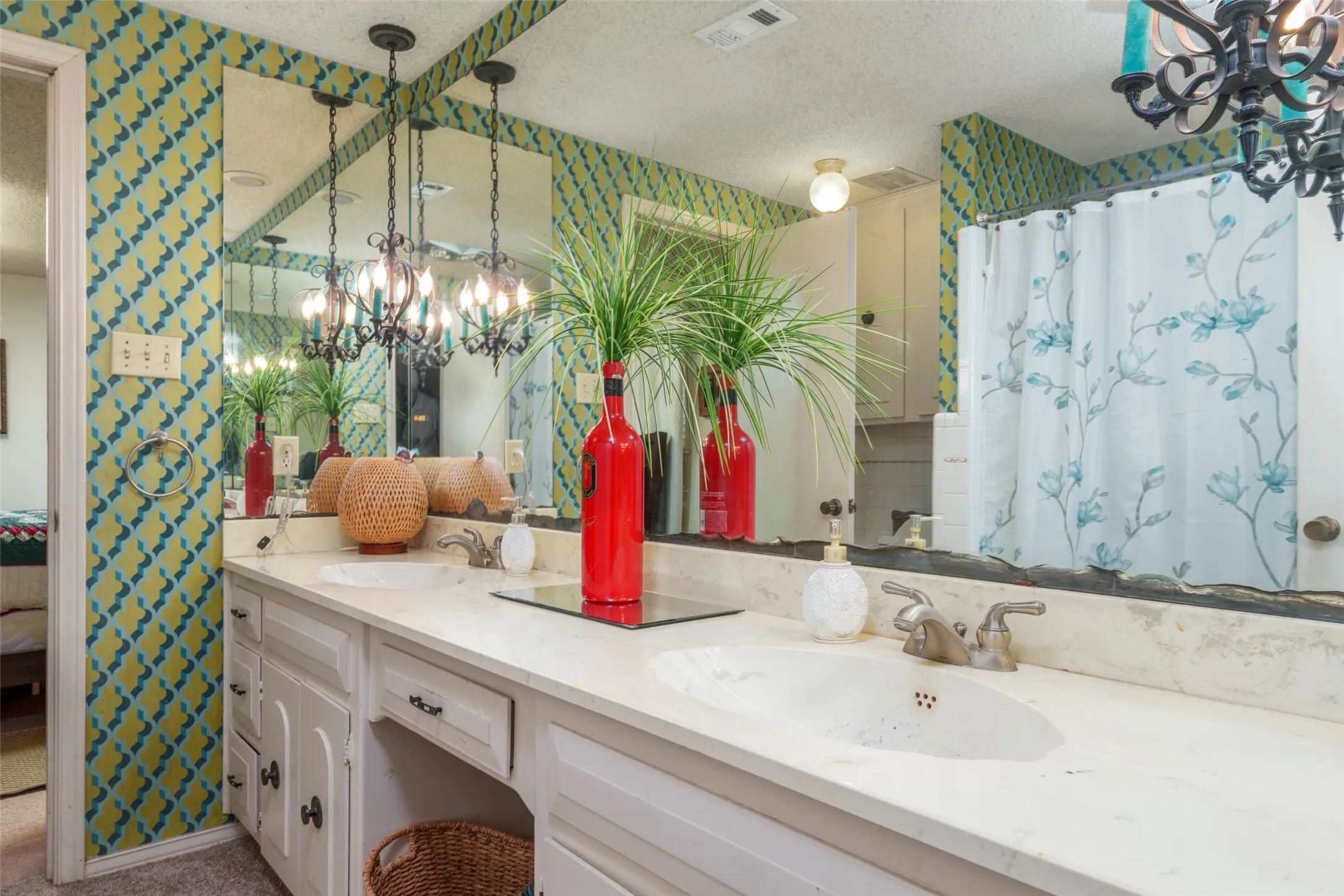 Single Family Residence For Sale in Tarrant County , 1803 Arrowhead Drive, Pantego, Texas 76013, 4 Bedroom, 3 Bathroom, 2 Garage spaces, 3,008 Sqft, built in 1968, mls#21397095, Real Estate Agent in Pantego, Homes For Sale in Tarrant county, Homes For Sale in Pantego, Realtor in Pantego Texas, Real Estate Brokerage Independent Realty Texas, Luminita Cordes Realtor
