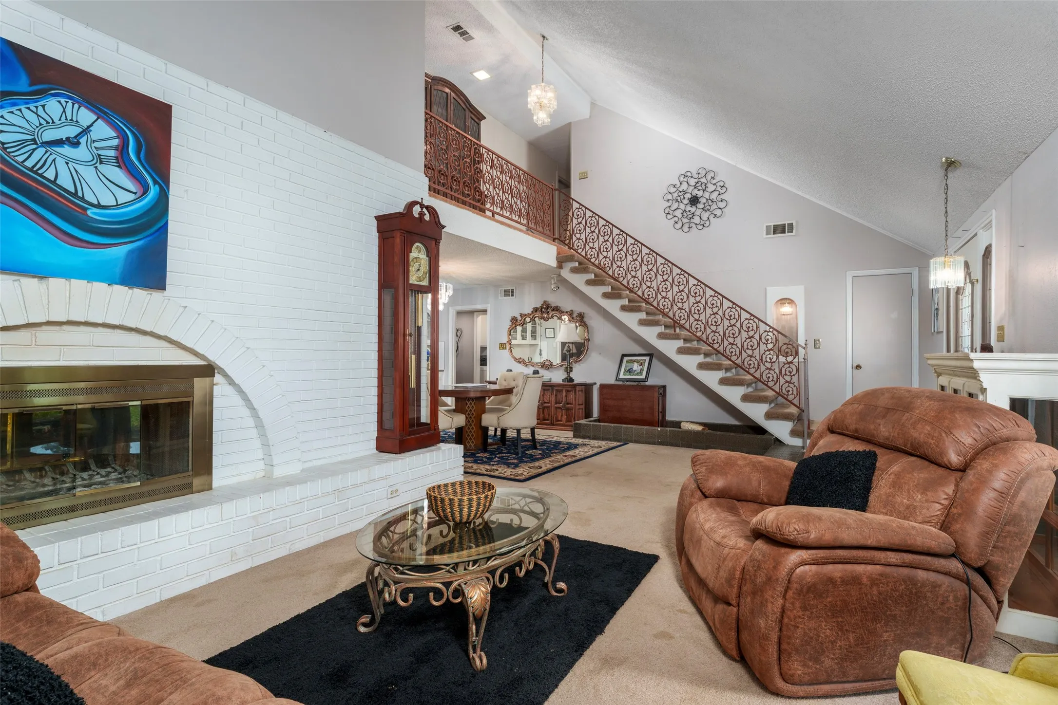 Single Family Residence For Sale in Tarrant County , 1803 Arrowhead Drive, Pantego, Texas 76013, 4 Bedroom, 3 Bathroom, 2 Garage spaces, 3,008 Sqft, built in 1968, mls#21397095, Real Estate Agent in Pantego, Homes For Sale in Tarrant county, Homes For Sale in Pantego, Realtor in Pantego Texas, Real Estate Brokerage Independent Realty Texas, Luminita Cordes Realtor