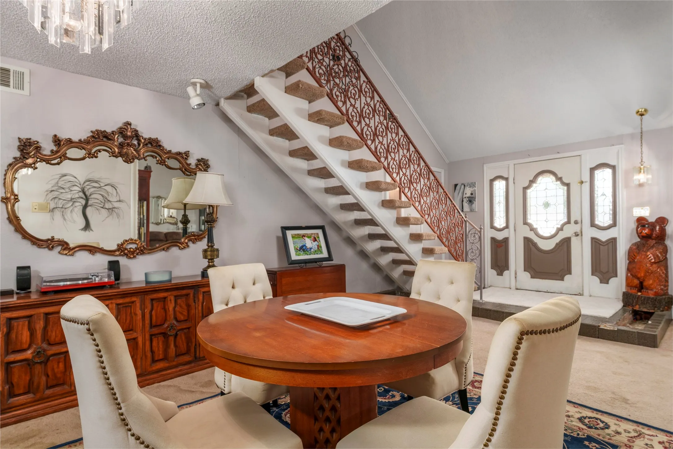 Single Family Residence For Sale in Tarrant County , 1803 Arrowhead Drive, Pantego, Texas 76013, 4 Bedroom, 3 Bathroom, 2 Garage spaces, 3,008 Sqft, built in 1968, mls#21397095, Real Estate Agent in Pantego, Homes For Sale in Tarrant county, Homes For Sale in Pantego, Realtor in Pantego Texas, Real Estate Brokerage Independent Realty Texas, Luminita Cordes Realtor
