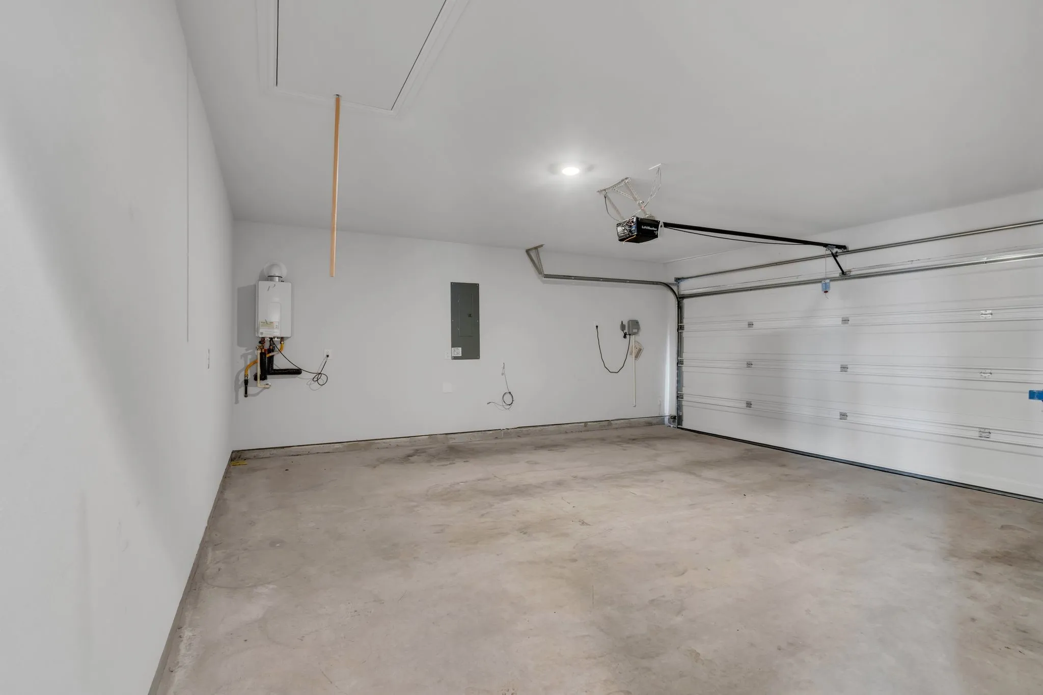Single Family Residence For Rent in Denton County , 16617 Porterfield Lane, Justin, Texas 76247, 3 Bedroom, 2 Bathroom, 2 Garage spaces, 1,554 Sqft, built in 2022, mls#21410043, Real Estate Agent in Justin, Homes For Rent in Denton county, Homes For Rent in Justin, Realtor in Justin Texas, Real Estate Brokerage Independent Realty Texas, Luminita Cordes Realtor