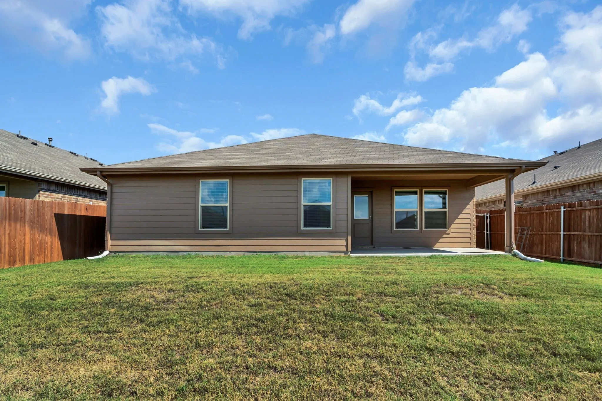 Single Family Residence For Rent in Denton County , 16617 Porterfield Lane, Justin, Texas 76247, 3 Bedroom, 2 Bathroom, 2 Garage spaces, 1,554 Sqft, built in 2022, mls#21410043, Real Estate Agent in Justin, Homes For Rent in Denton county, Homes For Rent in Justin, Realtor in Justin Texas, Real Estate Brokerage Independent Realty Texas, Luminita Cordes Realtor