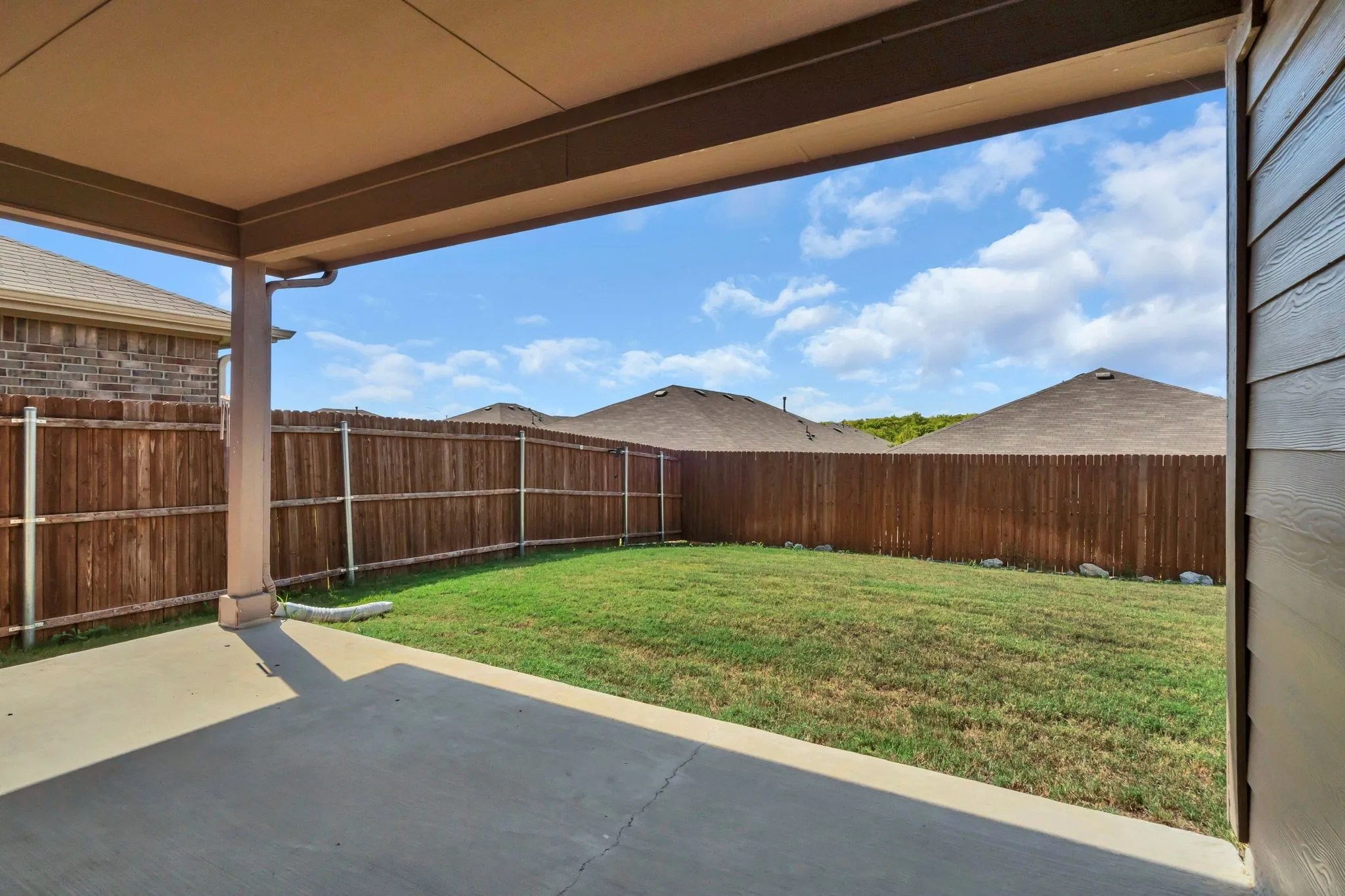 Single Family Residence For Rent in Denton County , 16617 Porterfield Lane, Justin, Texas 76247, 3 Bedroom, 2 Bathroom, 2 Garage spaces, 1,554 Sqft, built in 2022, mls#21410043, Real Estate Agent in Justin, Homes For Rent in Denton county, Homes For Rent in Justin, Realtor in Justin Texas, Real Estate Brokerage Independent Realty Texas, Luminita Cordes Realtor