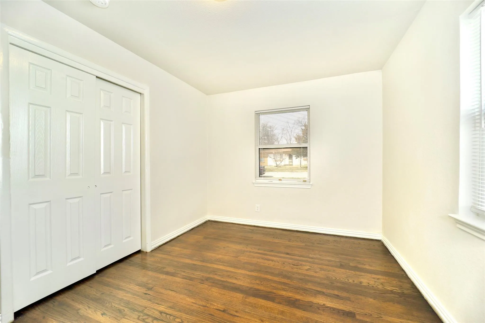 Single Family Residence For Rent in Dallas County , 1526 Hillcrest Street, Mesquite, Texas 75149, 3 Bedroom, 1 Bathroom, 1 Garage spaces, 946 Sqft, built in 1955, mls#21410050, Real Estate Agent in Mesquite, Homes For Rent in Dallas county, Homes For Rent in Mesquite, Realtor in Mesquite Texas, Real Estate Brokerage Independent Realty Texas, Luminita Cordes Realtor