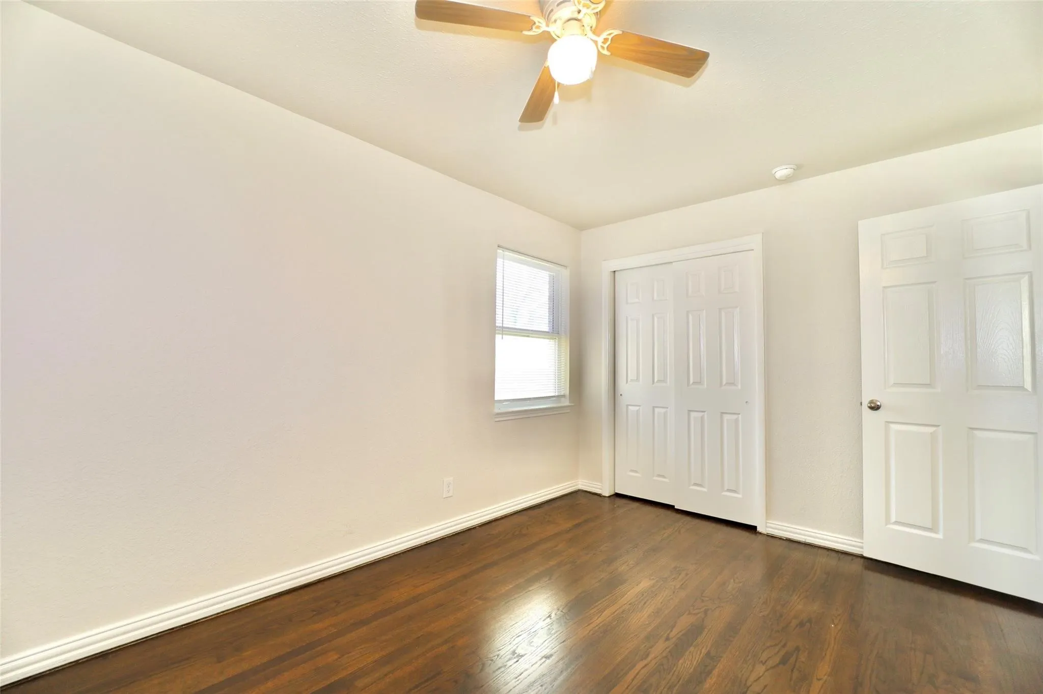 Single Family Residence For Rent in Dallas County , 1526 Hillcrest Street, Mesquite, Texas 75149, 3 Bedroom, 1 Bathroom, 1 Garage spaces, 946 Sqft, built in 1955, mls#21410050, Real Estate Agent in Mesquite, Homes For Rent in Dallas county, Homes For Rent in Mesquite, Realtor in Mesquite Texas, Real Estate Brokerage Independent Realty Texas, Luminita Cordes Realtor