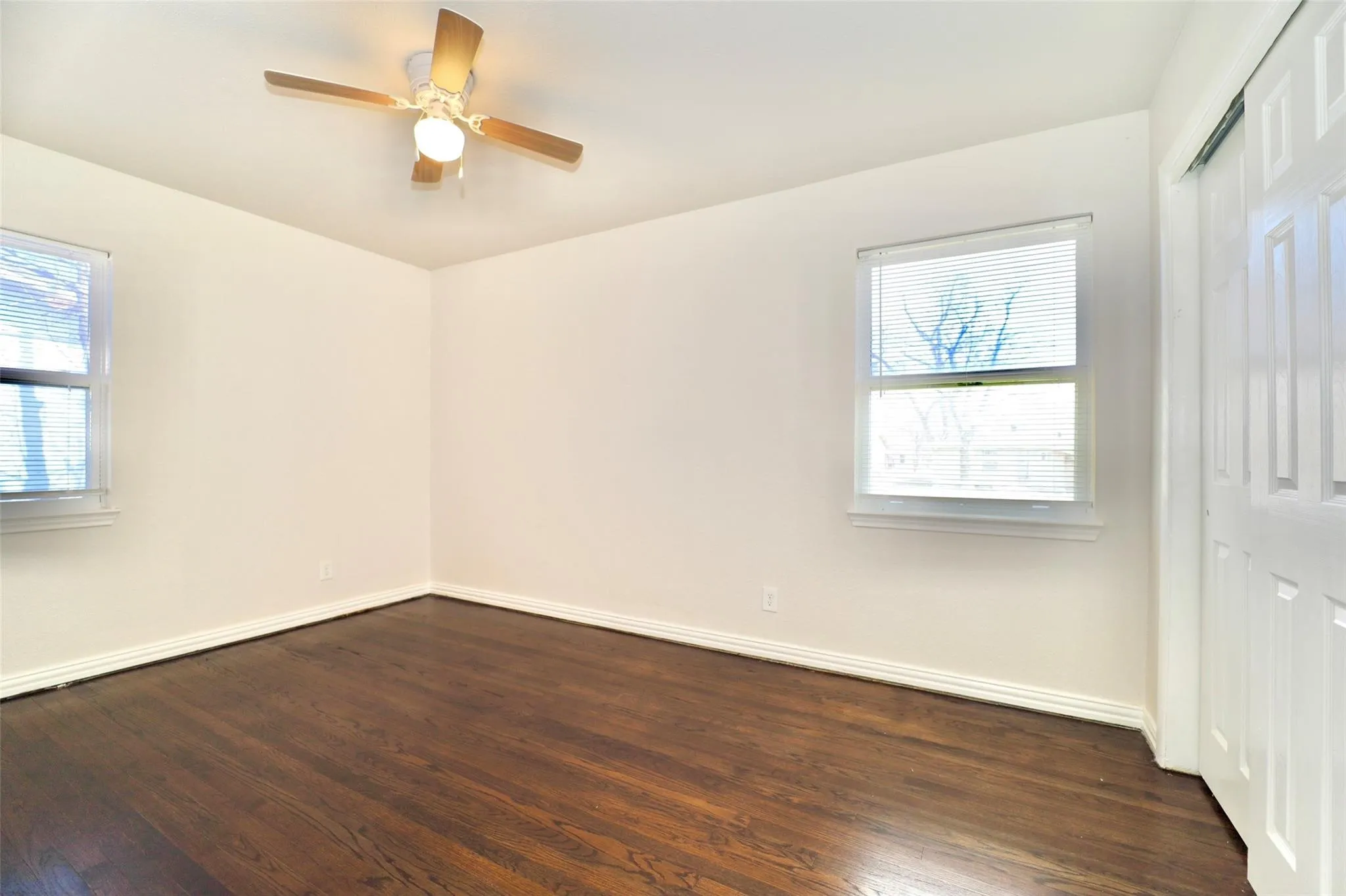 Single Family Residence For Rent in Dallas County , 1526 Hillcrest Street, Mesquite, Texas 75149, 3 Bedroom, 1 Bathroom, 1 Garage spaces, 946 Sqft, built in 1955, mls#21410050, Real Estate Agent in Mesquite, Homes For Rent in Dallas county, Homes For Rent in Mesquite, Realtor in Mesquite Texas, Real Estate Brokerage Independent Realty Texas, Luminita Cordes Realtor