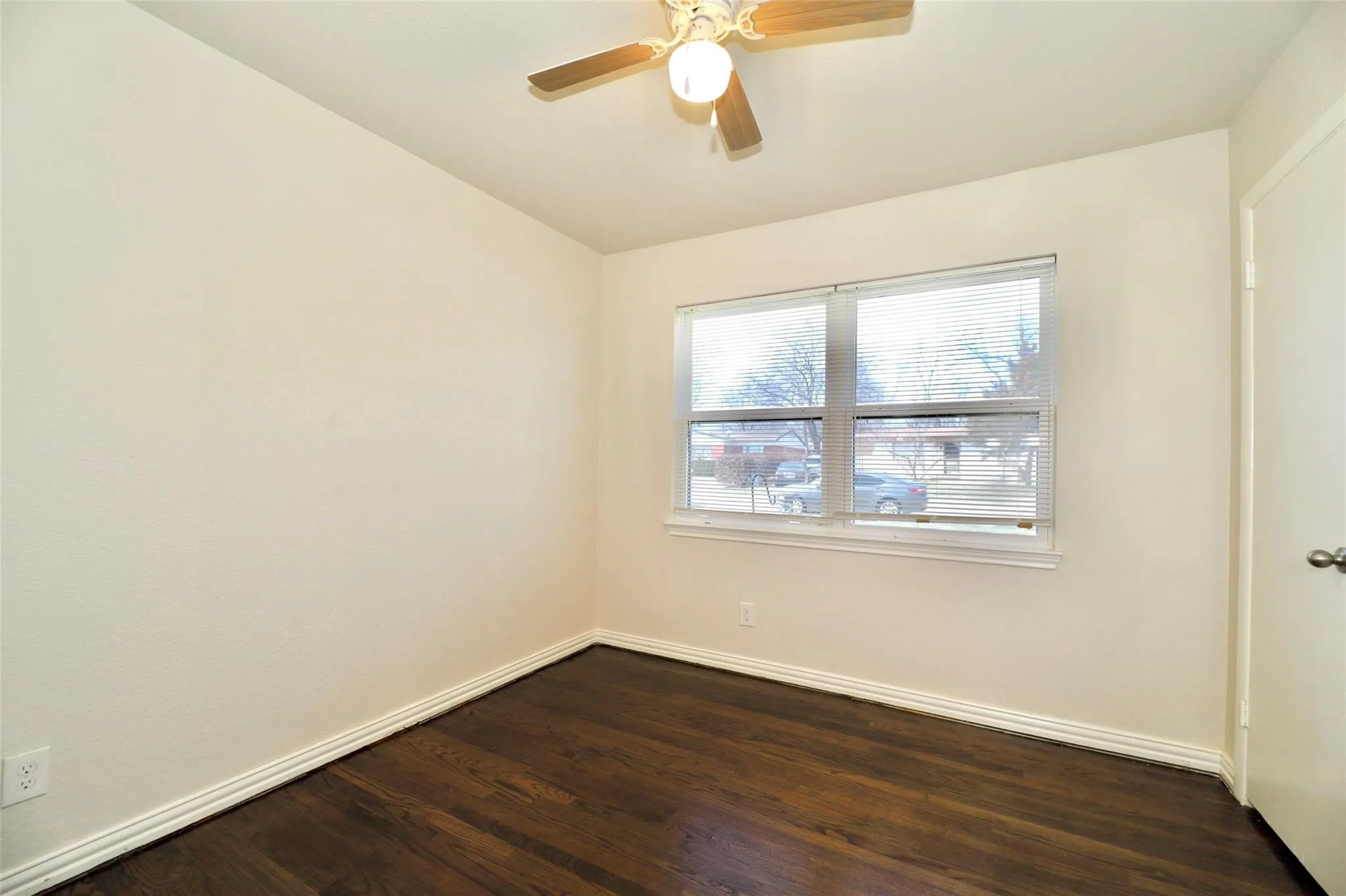 Single Family Residence For Rent in Dallas County , 1526 Hillcrest Street, Mesquite, Texas 75149, 3 Bedroom, 1 Bathroom, 1 Garage spaces, 946 Sqft, built in 1955, mls#21410050, Real Estate Agent in Mesquite, Homes For Rent in Dallas county, Homes For Rent in Mesquite, Realtor in Mesquite Texas, Real Estate Brokerage Independent Realty Texas, Luminita Cordes Realtor