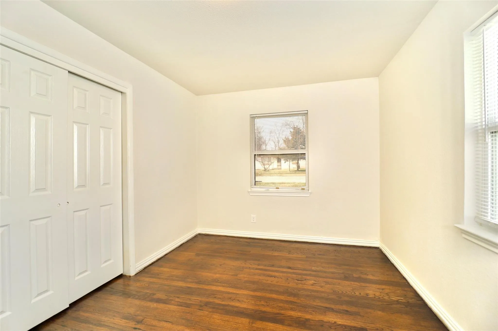 Single Family Residence For Rent in Dallas County , 1526 Hillcrest Street, Mesquite, Texas 75149, 3 Bedroom, 1 Bathroom, 1 Garage spaces, 946 Sqft, built in 1955, mls#21410050, Real Estate Agent in Mesquite, Homes For Rent in Dallas county, Homes For Rent in Mesquite, Realtor in Mesquite Texas, Real Estate Brokerage Independent Realty Texas, Luminita Cordes Realtor