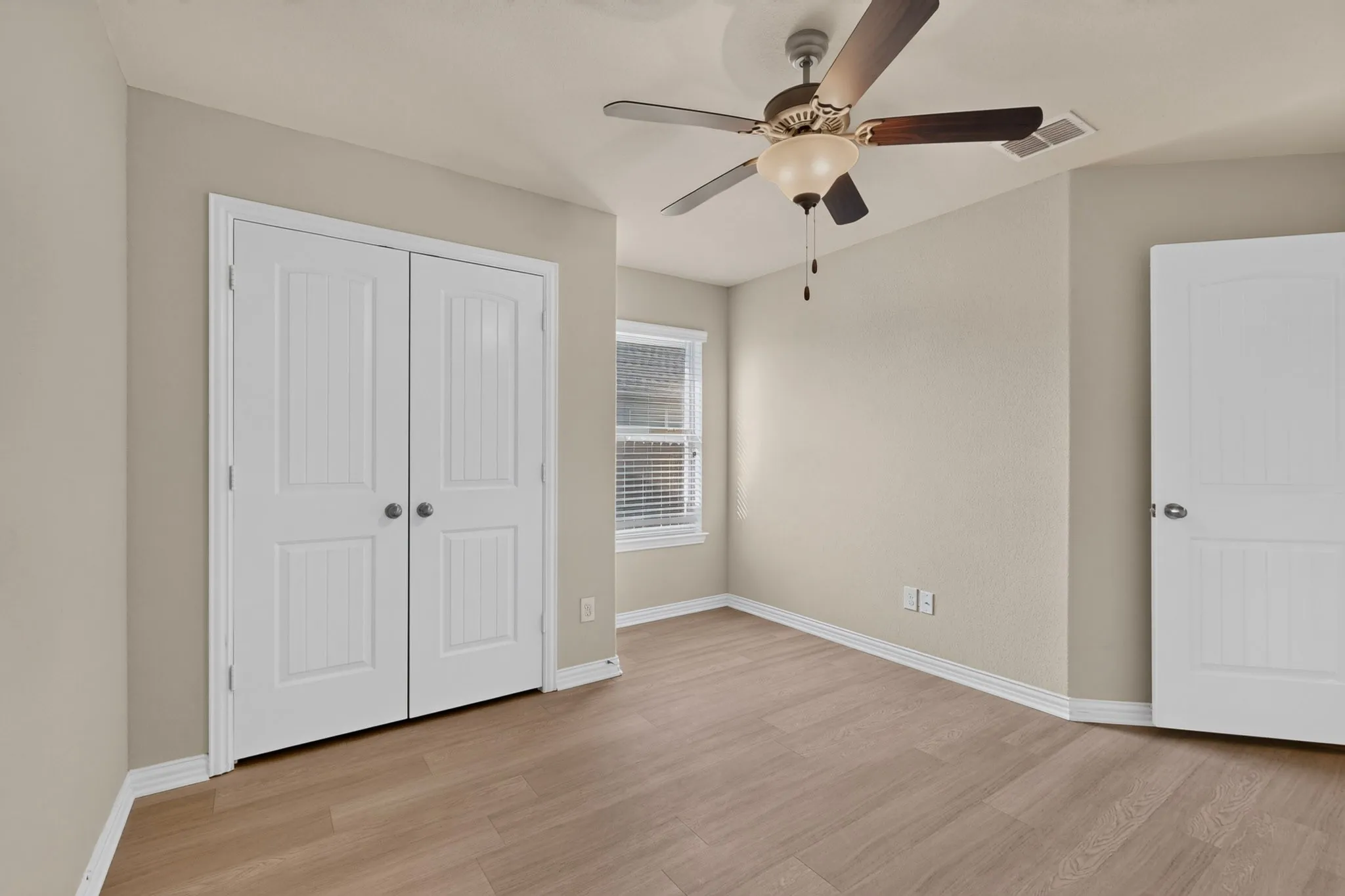 Single Family Residence For Rent in Johnson County , 1305 Hearthstone Drive, Burleson, Texas 76028, 4 Bedroom, 2 Bathroom, 2 Garage spaces, 2,080 Sqft, built in 2012, mls#21409212, Real Estate Agent in Burleson, Homes For Rent in Johnson county, Homes For Rent in Burleson, Realtor in Burleson Texas, Real Estate Brokerage Independent Realty Texas, Luminita Cordes Realtor