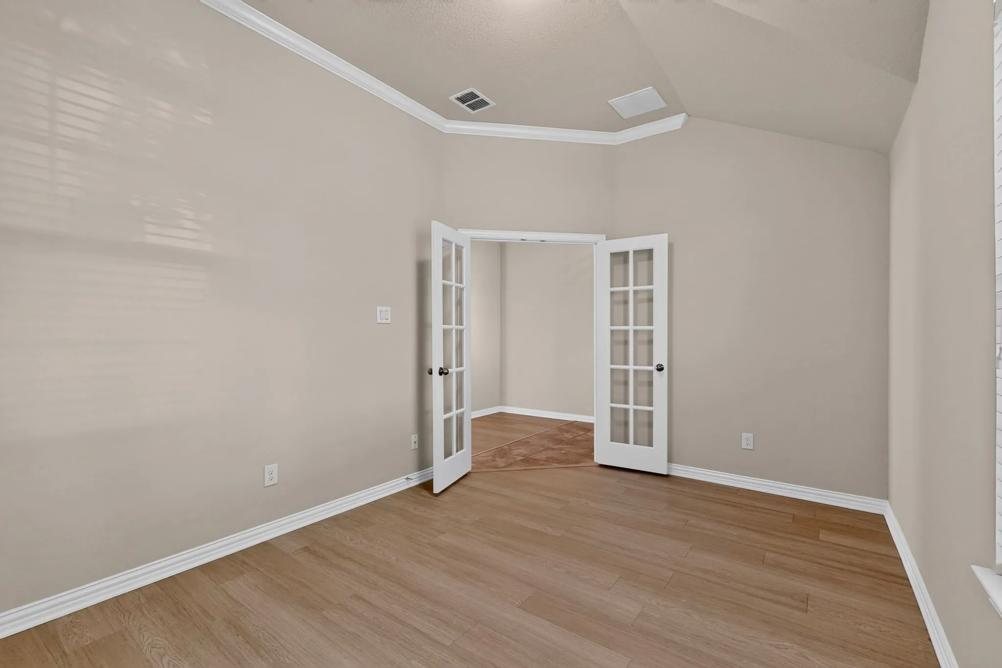 Single Family Residence For Rent in Johnson County , 1305 Hearthstone Drive, Burleson, Texas 76028, 4 Bedroom, 2 Bathroom, 2 Garage spaces, 2,080 Sqft, built in 2012, mls#21409212, Real Estate Agent in Burleson, Homes For Rent in Johnson county, Homes For Rent in Burleson, Realtor in Burleson Texas, Real Estate Brokerage Independent Realty Texas, Luminita Cordes Realtor