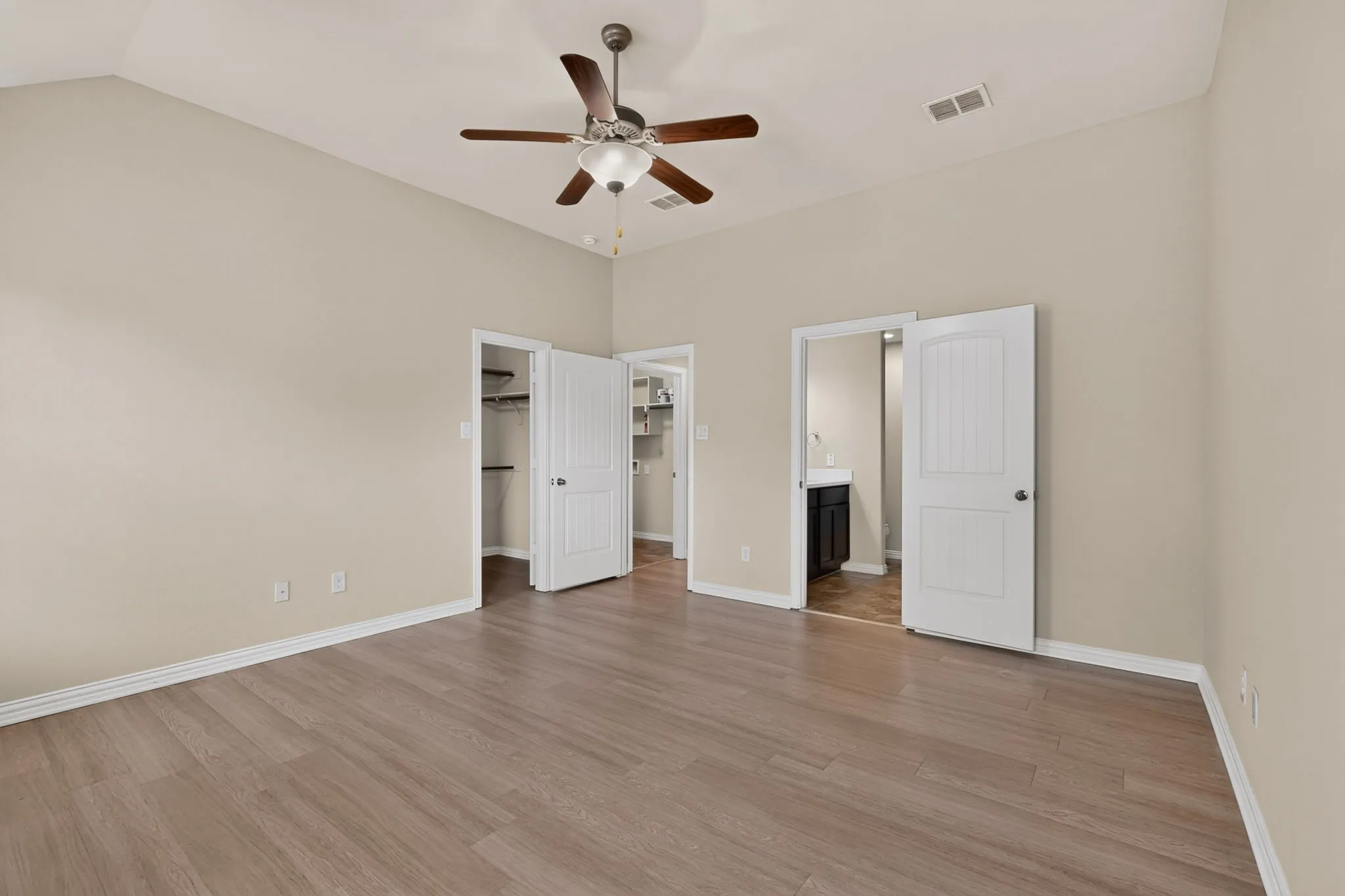 Single Family Residence For Rent in Johnson County , 1305 Hearthstone Drive, Burleson, Texas 76028, 4 Bedroom, 2 Bathroom, 2 Garage spaces, 2,080 Sqft, built in 2012, mls#21409212, Real Estate Agent in Burleson, Homes For Rent in Johnson county, Homes For Rent in Burleson, Realtor in Burleson Texas, Real Estate Brokerage Independent Realty Texas, Luminita Cordes Realtor
