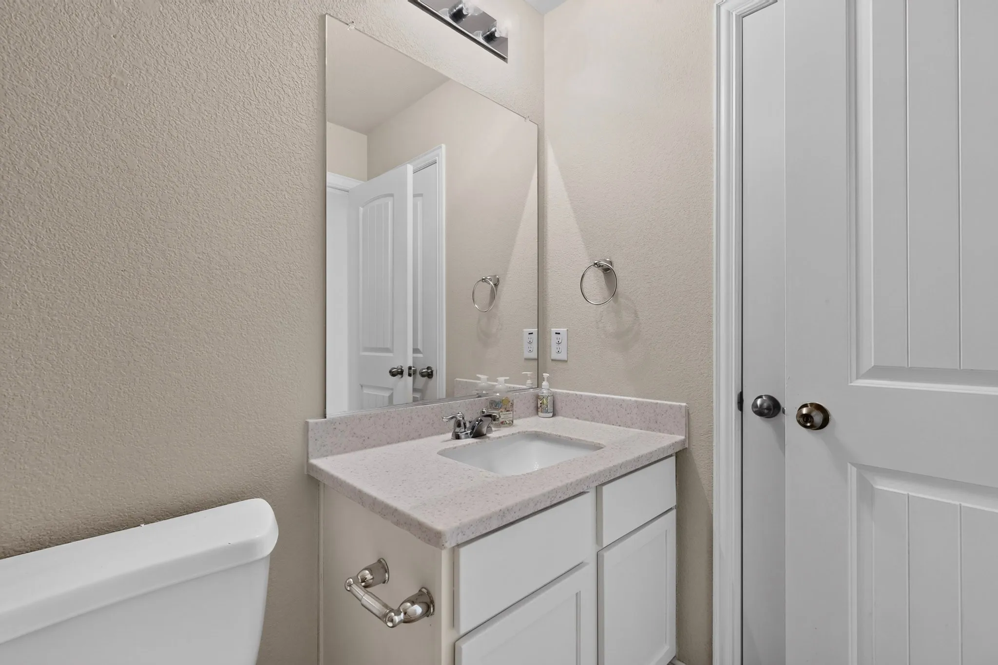 Single Family Residence For Rent in Johnson County , 1305 Hearthstone Drive, Burleson, Texas 76028, 4 Bedroom, 2 Bathroom, 2 Garage spaces, 2,080 Sqft, built in 2012, mls#21409212, Real Estate Agent in Burleson, Homes For Rent in Johnson county, Homes For Rent in Burleson, Realtor in Burleson Texas, Real Estate Brokerage Independent Realty Texas, Luminita Cordes Realtor