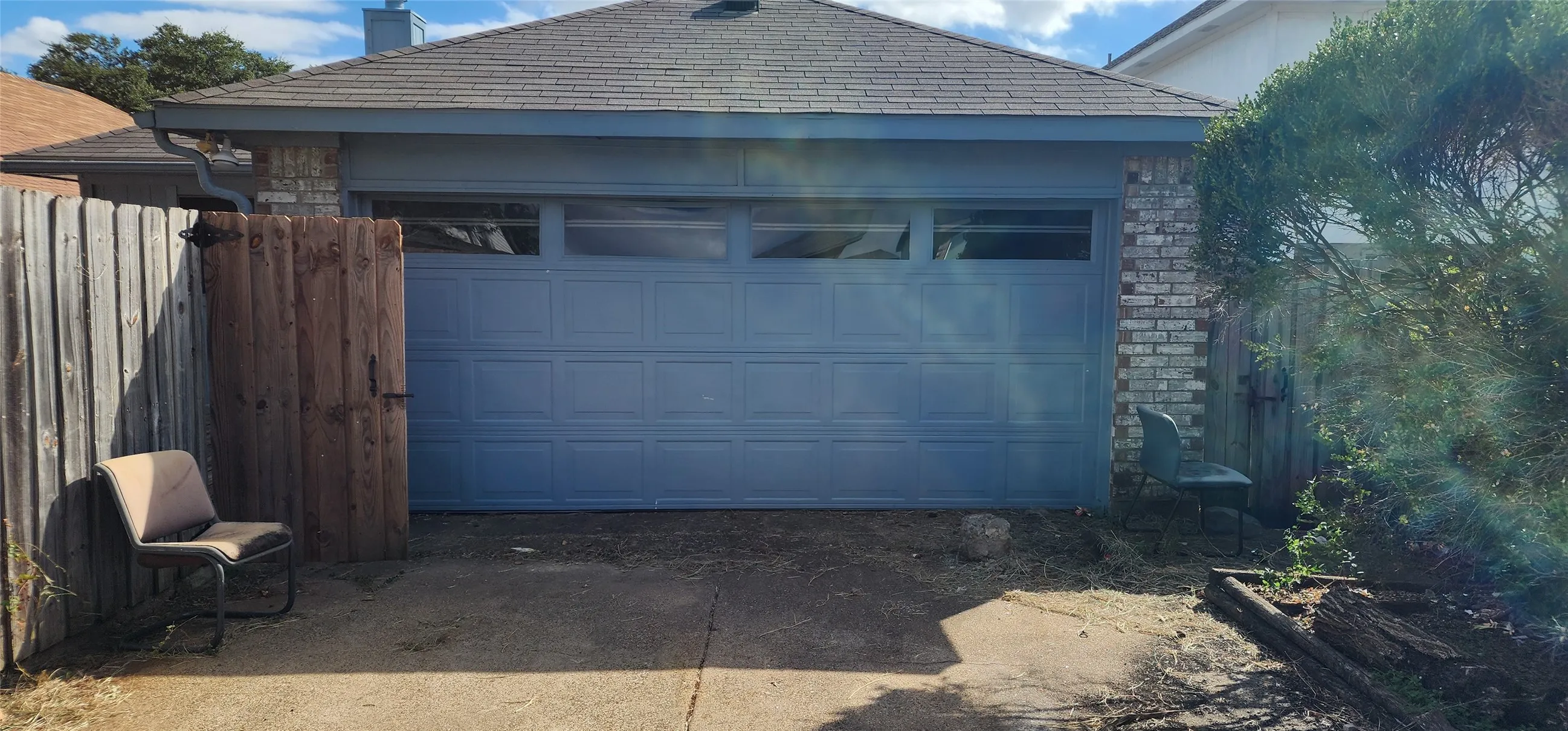 Single Family Residence For Sale in Dallas County , 257 Conger Drive, Mesquite, Texas 75149, 3 Bedroom, 2 Bathroom, 2 Garage spaces, 1,270 Sqft, built in 1987, mls#21410059, Real Estate Agent in Mesquite, Homes For Sale in Dallas county, Homes For Sale in Mesquite, Realtor in Mesquite Texas, Real Estate Brokerage Independent Realty Texas, Luminita Cordes Realtor