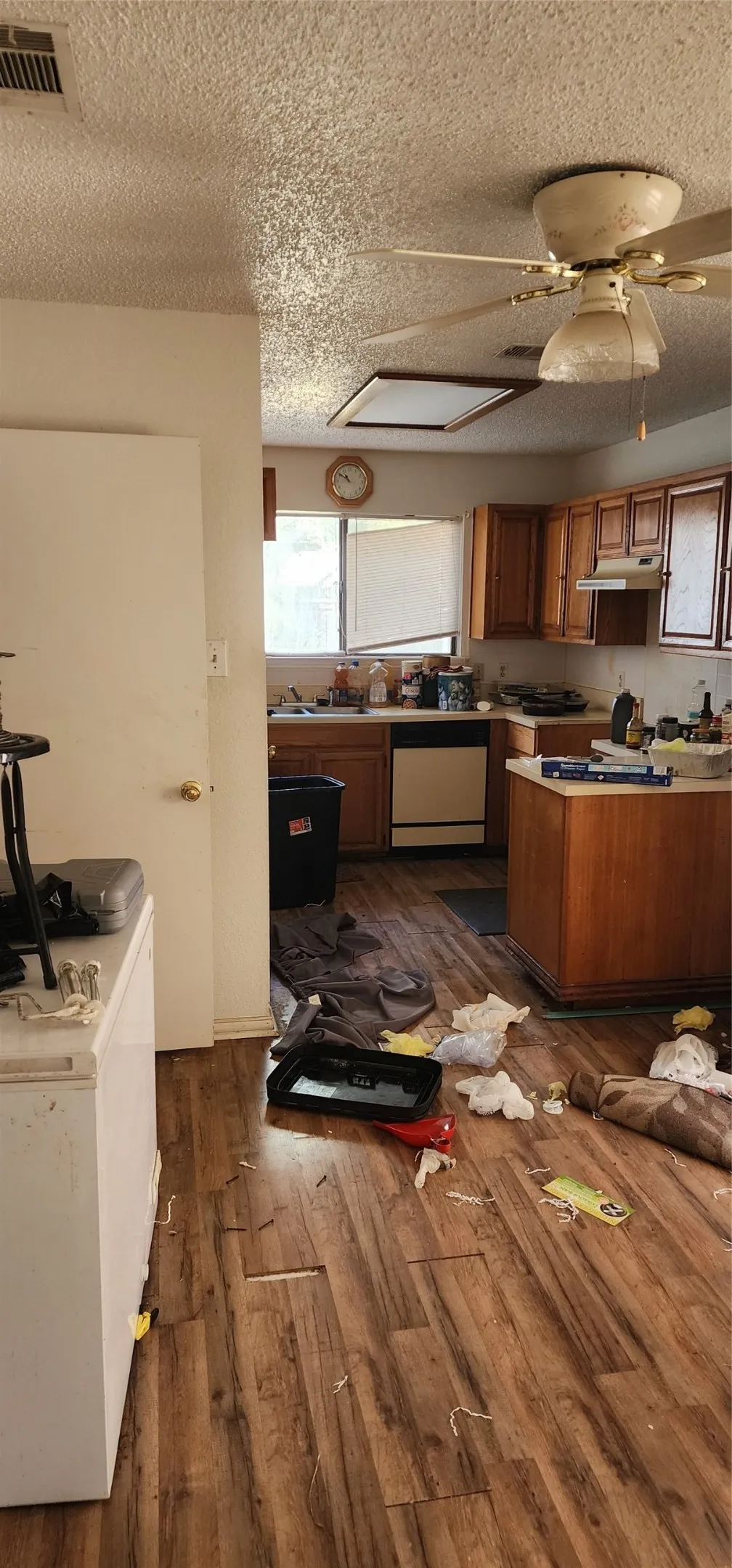 Single Family Residence For Sale in Dallas County , 257 Conger Drive, Mesquite, Texas 75149, 3 Bedroom, 2 Bathroom, 2 Garage spaces, 1,270 Sqft, built in 1987, mls#21410059, Real Estate Agent in Mesquite, Homes For Sale in Dallas county, Homes For Sale in Mesquite, Realtor in Mesquite Texas, Real Estate Brokerage Independent Realty Texas, Luminita Cordes Realtor