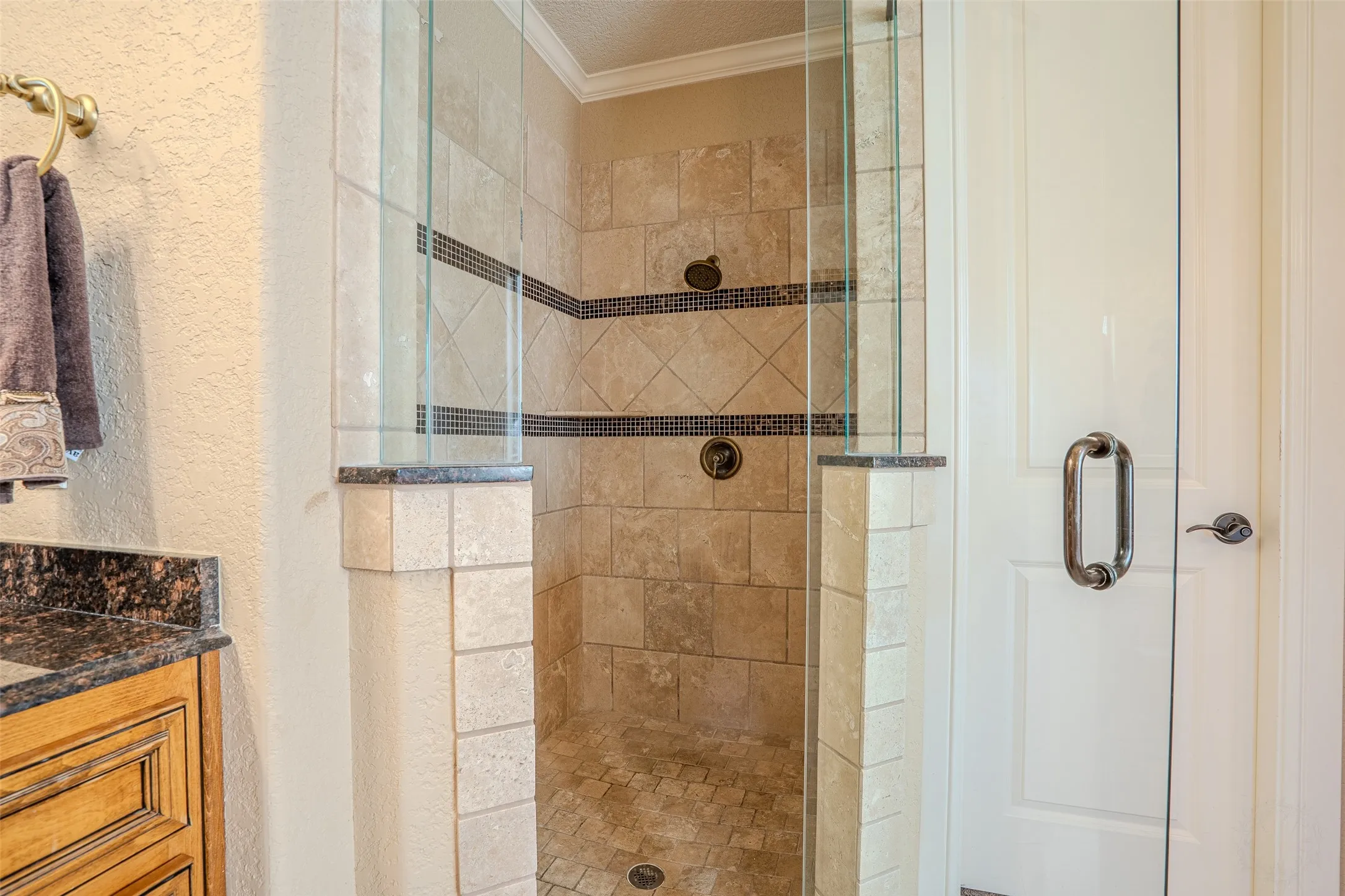 Single Family Residence For Sale in Hood County , 1903 Harbor Lakes Drive, Granbury, Texas 76048, 4 Bedroom, 3 Bathroom, 3 Garage spaces, 3,762 Sqft, built in 2008, mls#21409946, Real Estate Agent in Granbury, Homes For Sale in Hood county, Homes For Sale in Granbury, Realtor in Granbury Texas, Real Estate Brokerage Independent Realty Texas, Luminita Cordes Realtor