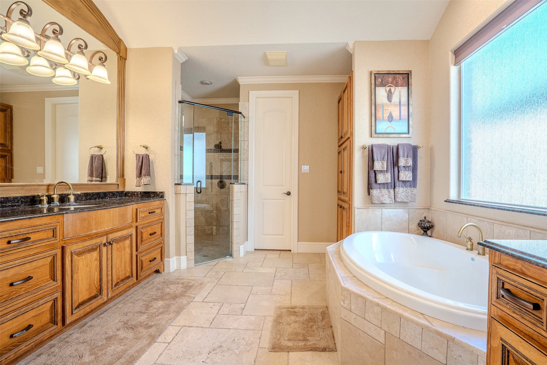 Single Family Residence For Sale in Hood County , 1903 Harbor Lakes Drive, Granbury, Texas 76048, 4 Bedroom, 3 Bathroom, 3 Garage spaces, 3,762 Sqft, built in 2008, mls#21409946, Real Estate Agent in Granbury, Homes For Sale in Hood county, Homes For Sale in Granbury, Realtor in Granbury Texas, Real Estate Brokerage Independent Realty Texas, Luminita Cordes Realtor