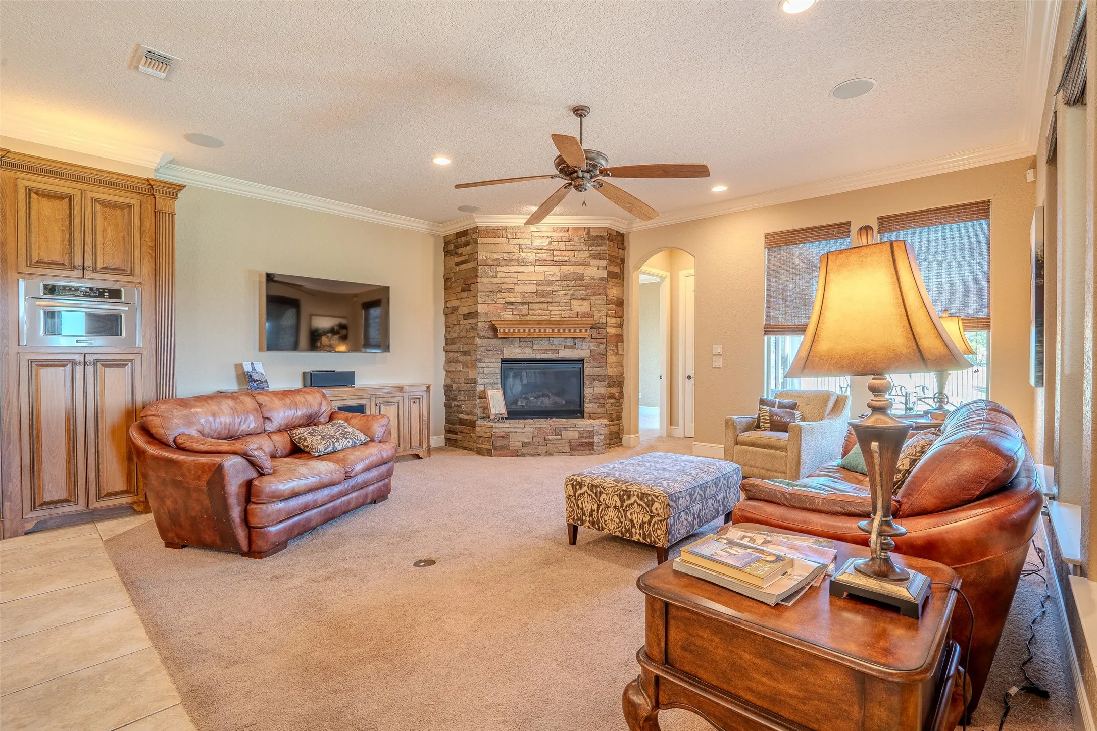 Single Family Residence For Sale in Hood County , 1903 Harbor Lakes Drive, Granbury, Texas 76048, 4 Bedroom, 3 Bathroom, 3 Garage spaces, 3,762 Sqft, built in 2008, mls#21409946, Real Estate Agent in Granbury, Homes For Sale in Hood county, Homes For Sale in Granbury, Realtor in Granbury Texas, Real Estate Brokerage Independent Realty Texas, Luminita Cordes Realtor