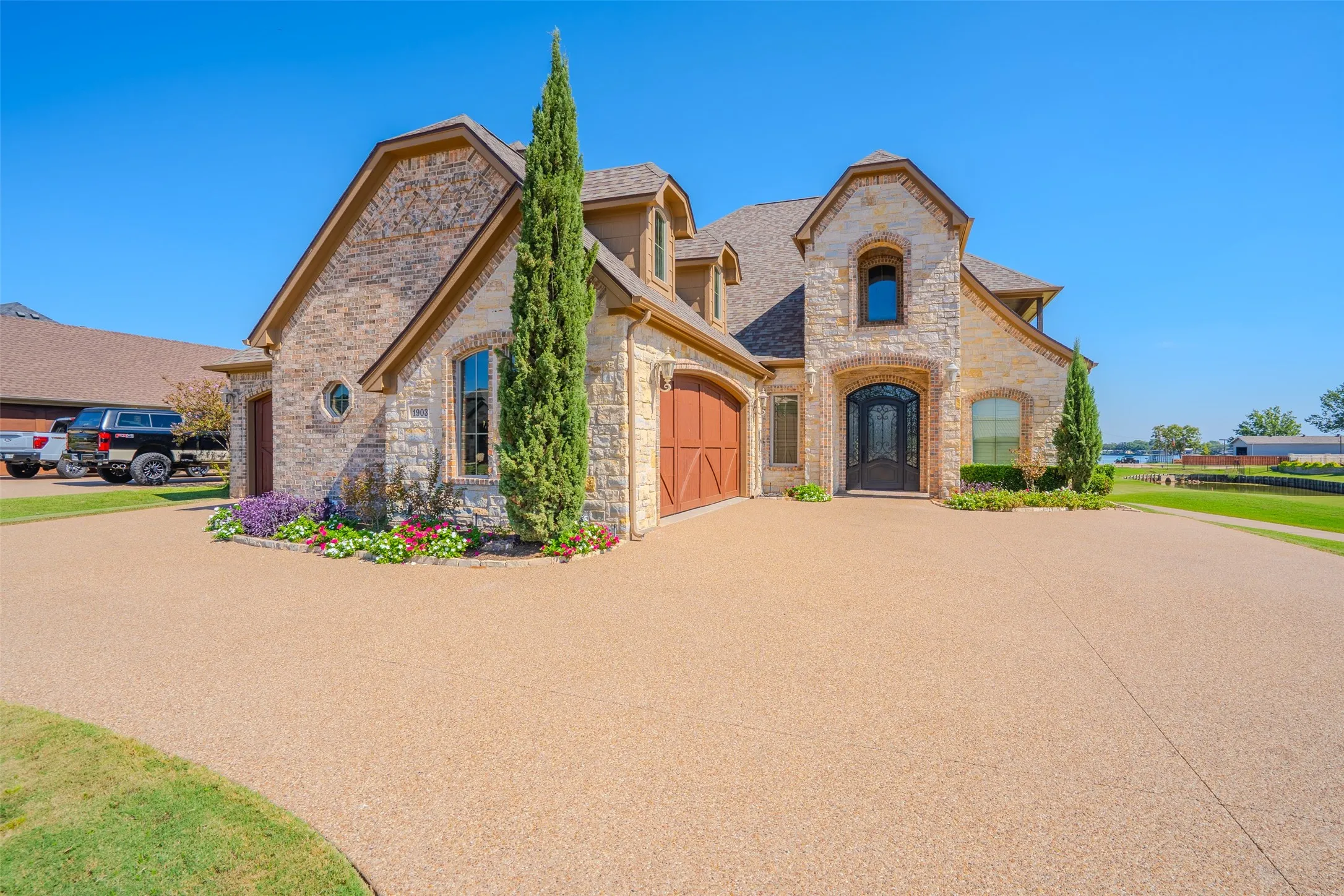 Single Family Residence For Sale in Hood County , 1903 Harbor Lakes Drive, Granbury, Texas 76048, 4 Bedroom, 3 Bathroom, 3 Garage spaces, 3,762 Sqft, built in 2008, mls#21409946, Real Estate Agent in Granbury, Homes For Sale in Hood county, Homes For Sale in Granbury, Realtor in Granbury Texas, Real Estate Brokerage Independent Realty Texas, Luminita Cordes Realtor