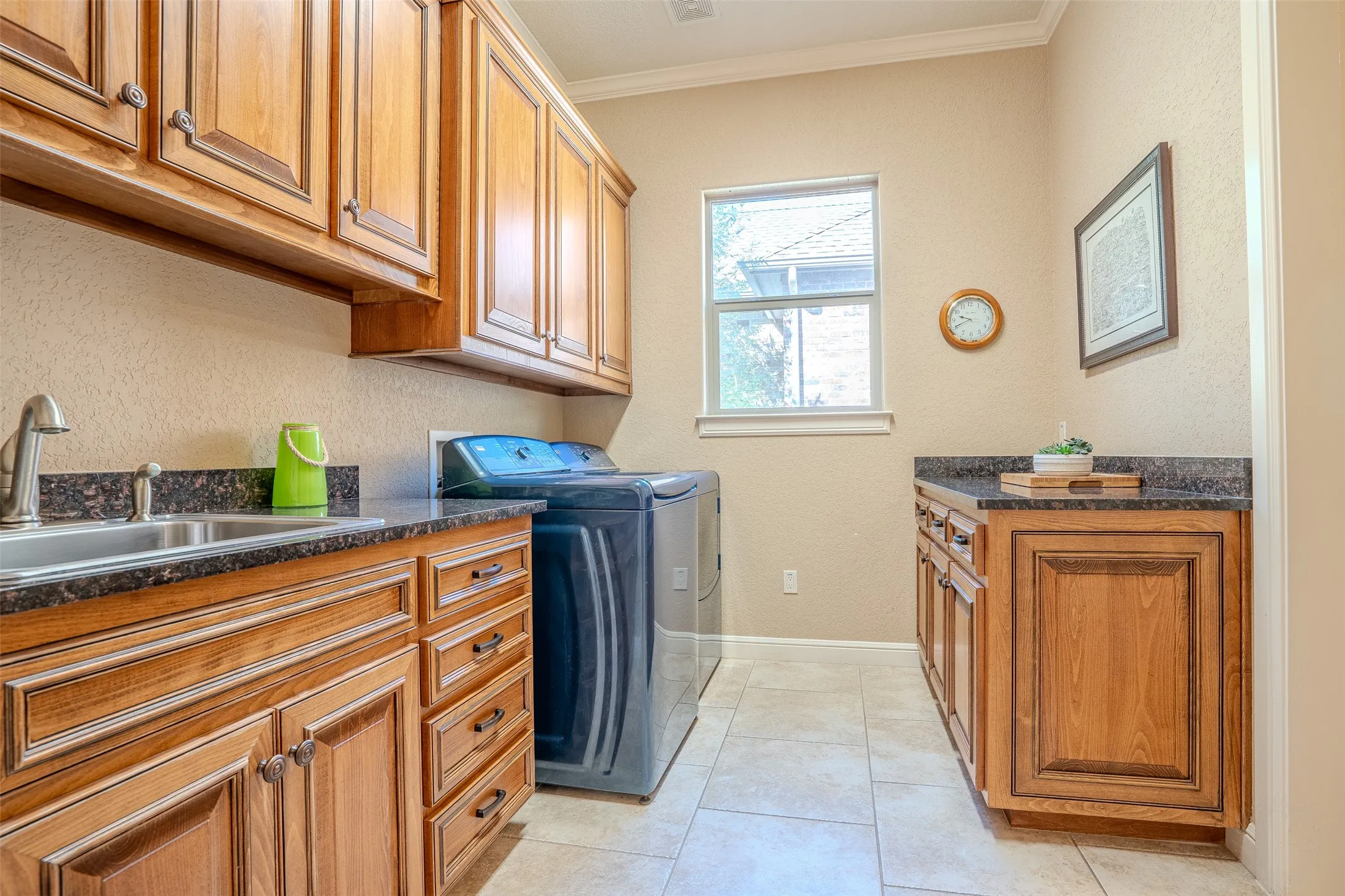 Single Family Residence For Sale in Hood County , 1903 Harbor Lakes Drive, Granbury, Texas 76048, 4 Bedroom, 3 Bathroom, 3 Garage spaces, 3,762 Sqft, built in 2008, mls#21409946, Real Estate Agent in Granbury, Homes For Sale in Hood county, Homes For Sale in Granbury, Realtor in Granbury Texas, Real Estate Brokerage Independent Realty Texas, Luminita Cordes Realtor