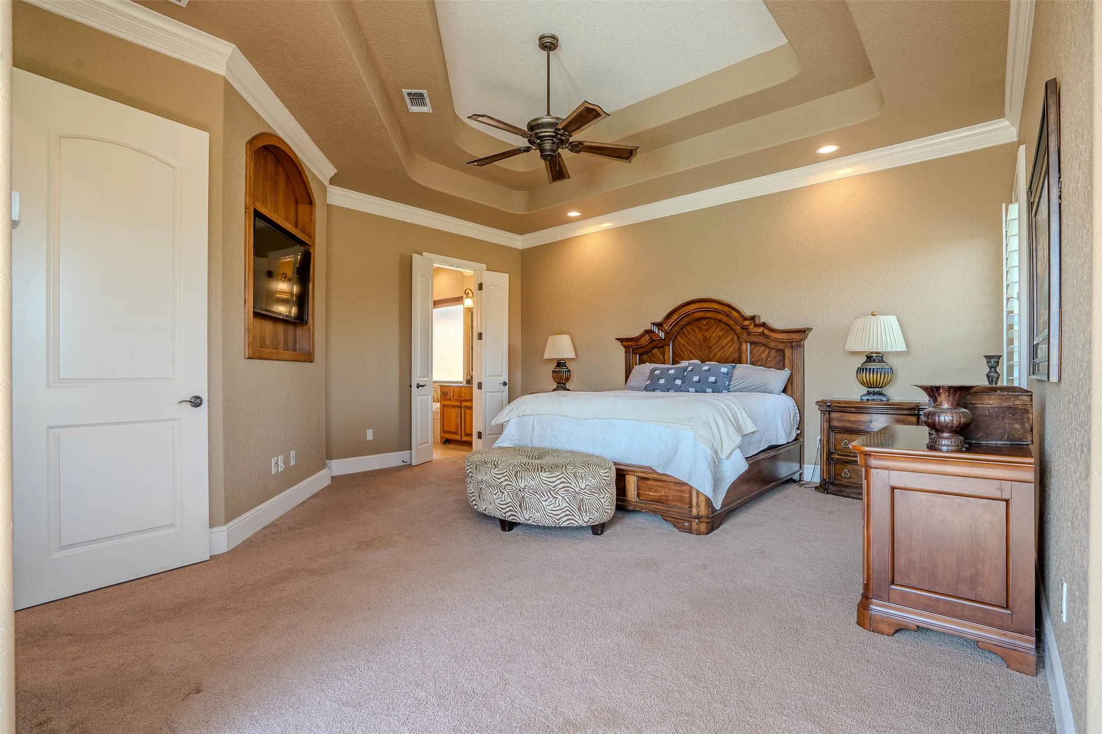 Single Family Residence For Sale in Hood County , 1903 Harbor Lakes Drive, Granbury, Texas 76048, 4 Bedroom, 3 Bathroom, 3 Garage spaces, 3,762 Sqft, built in 2008, mls#21409946, Real Estate Agent in Granbury, Homes For Sale in Hood county, Homes For Sale in Granbury, Realtor in Granbury Texas, Real Estate Brokerage Independent Realty Texas, Luminita Cordes Realtor