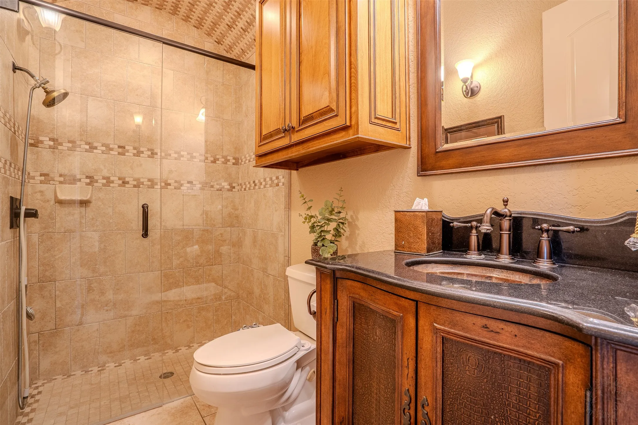 Single Family Residence For Sale in Hood County , 1903 Harbor Lakes Drive, Granbury, Texas 76048, 4 Bedroom, 3 Bathroom, 3 Garage spaces, 3,762 Sqft, built in 2008, mls#21409946, Real Estate Agent in Granbury, Homes For Sale in Hood county, Homes For Sale in Granbury, Realtor in Granbury Texas, Real Estate Brokerage Independent Realty Texas, Luminita Cordes Realtor