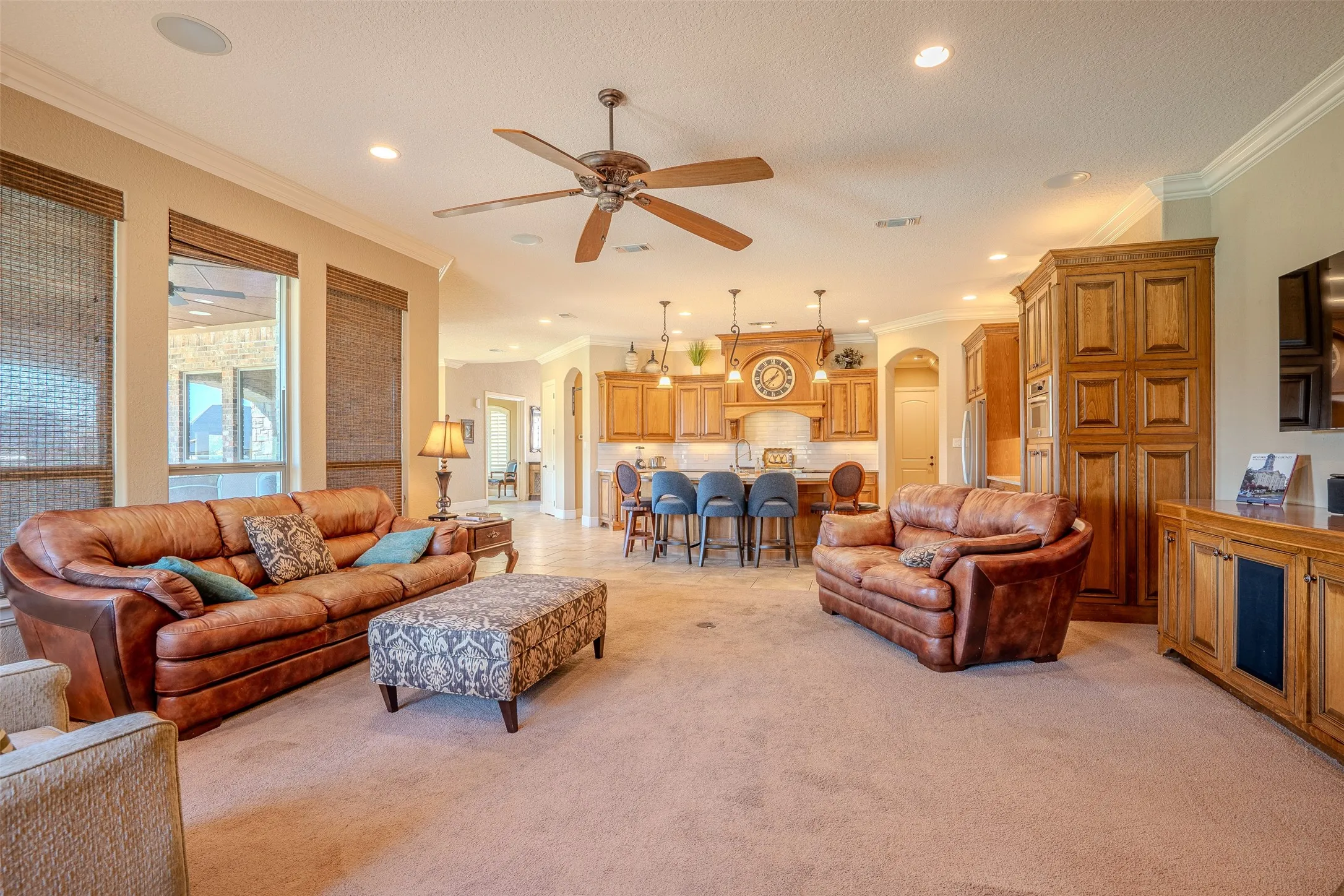 Single Family Residence For Sale in Hood County , 1903 Harbor Lakes Drive, Granbury, Texas 76048, 4 Bedroom, 3 Bathroom, 3 Garage spaces, 3,762 Sqft, built in 2008, mls#21409946, Real Estate Agent in Granbury, Homes For Sale in Hood county, Homes For Sale in Granbury, Realtor in Granbury Texas, Real Estate Brokerage Independent Realty Texas, Luminita Cordes Realtor