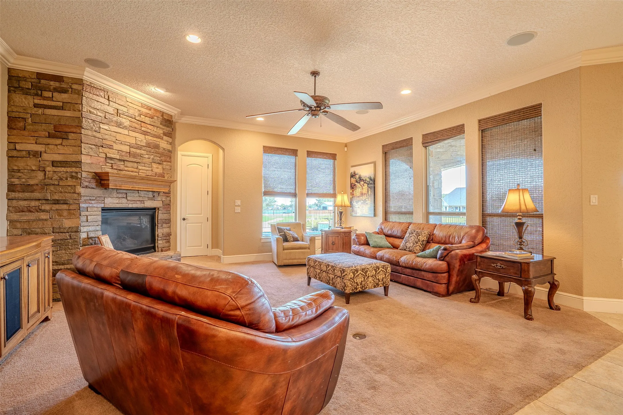 Single Family Residence For Sale in Hood County , 1903 Harbor Lakes Drive, Granbury, Texas 76048, 4 Bedroom, 3 Bathroom, 3 Garage spaces, 3,762 Sqft, built in 2008, mls#21409946, Real Estate Agent in Granbury, Homes For Sale in Hood county, Homes For Sale in Granbury, Realtor in Granbury Texas, Real Estate Brokerage Independent Realty Texas, Luminita Cordes Realtor