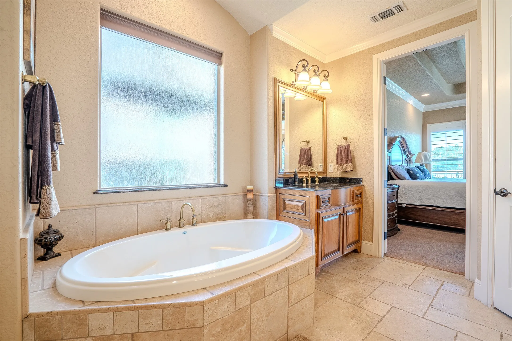 Single Family Residence For Sale in Hood County , 1903 Harbor Lakes Drive, Granbury, Texas 76048, 4 Bedroom, 3 Bathroom, 3 Garage spaces, 3,762 Sqft, built in 2008, mls#21409946, Real Estate Agent in Granbury, Homes For Sale in Hood county, Homes For Sale in Granbury, Realtor in Granbury Texas, Real Estate Brokerage Independent Realty Texas, Luminita Cordes Realtor